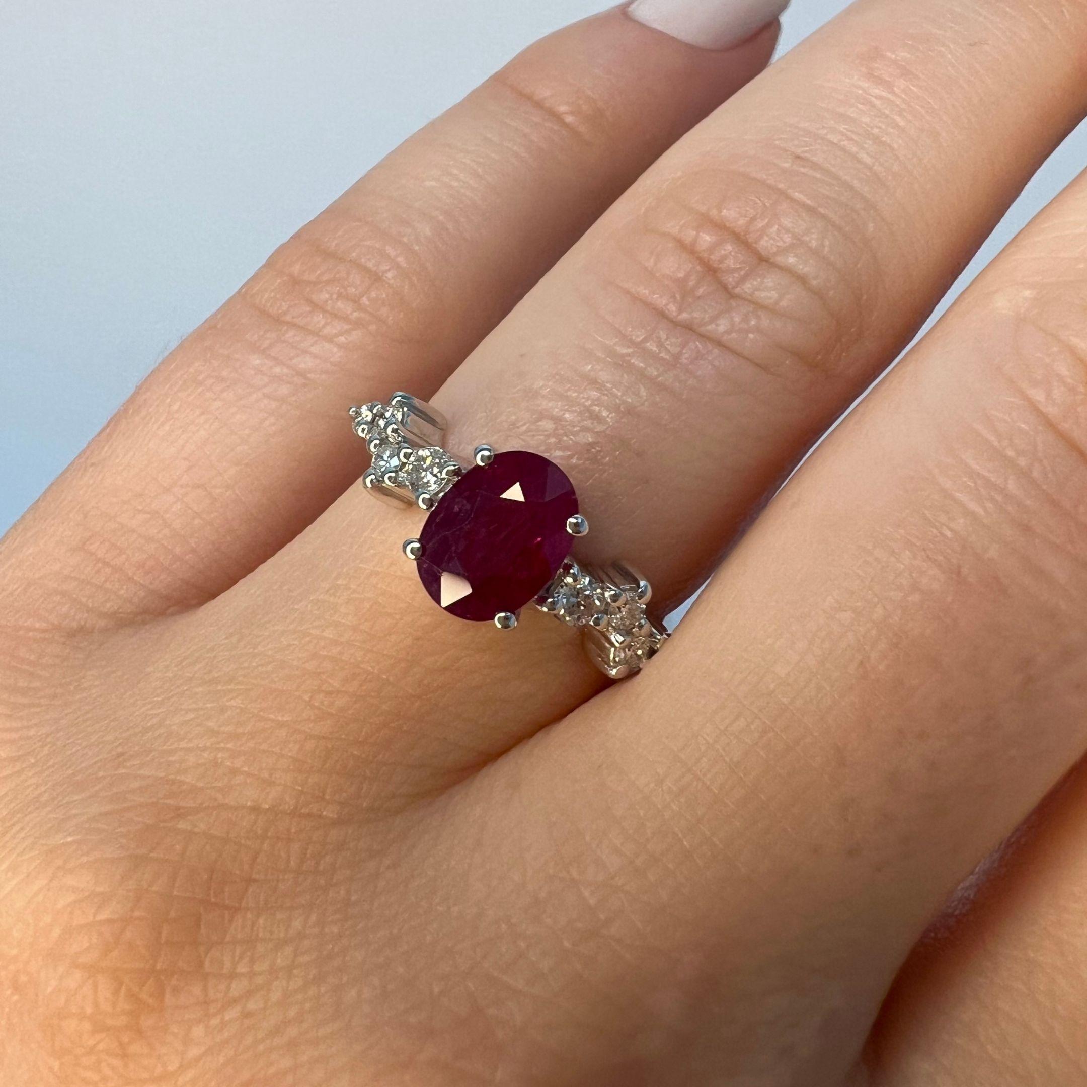 Contemporary 1.5 Carat Ruby Oval Cluster Ring 18k White Gold For Sale