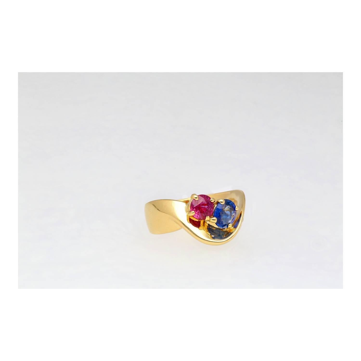 Bague croisée surdimensionnée en or jaune 18 carats, saphir et rubis de 1,5 carat avec diamants en vente 1