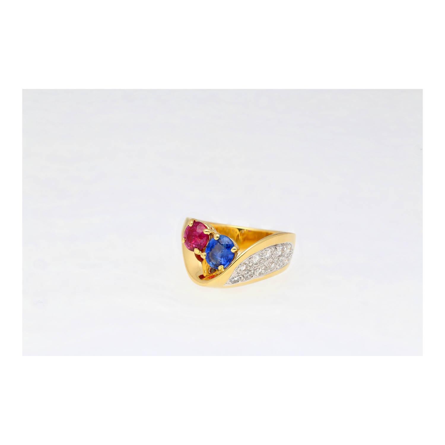 Bague croisée surdimensionnée en or jaune 18 carats, saphir et rubis de 1,5 carat avec diamants en vente 3
