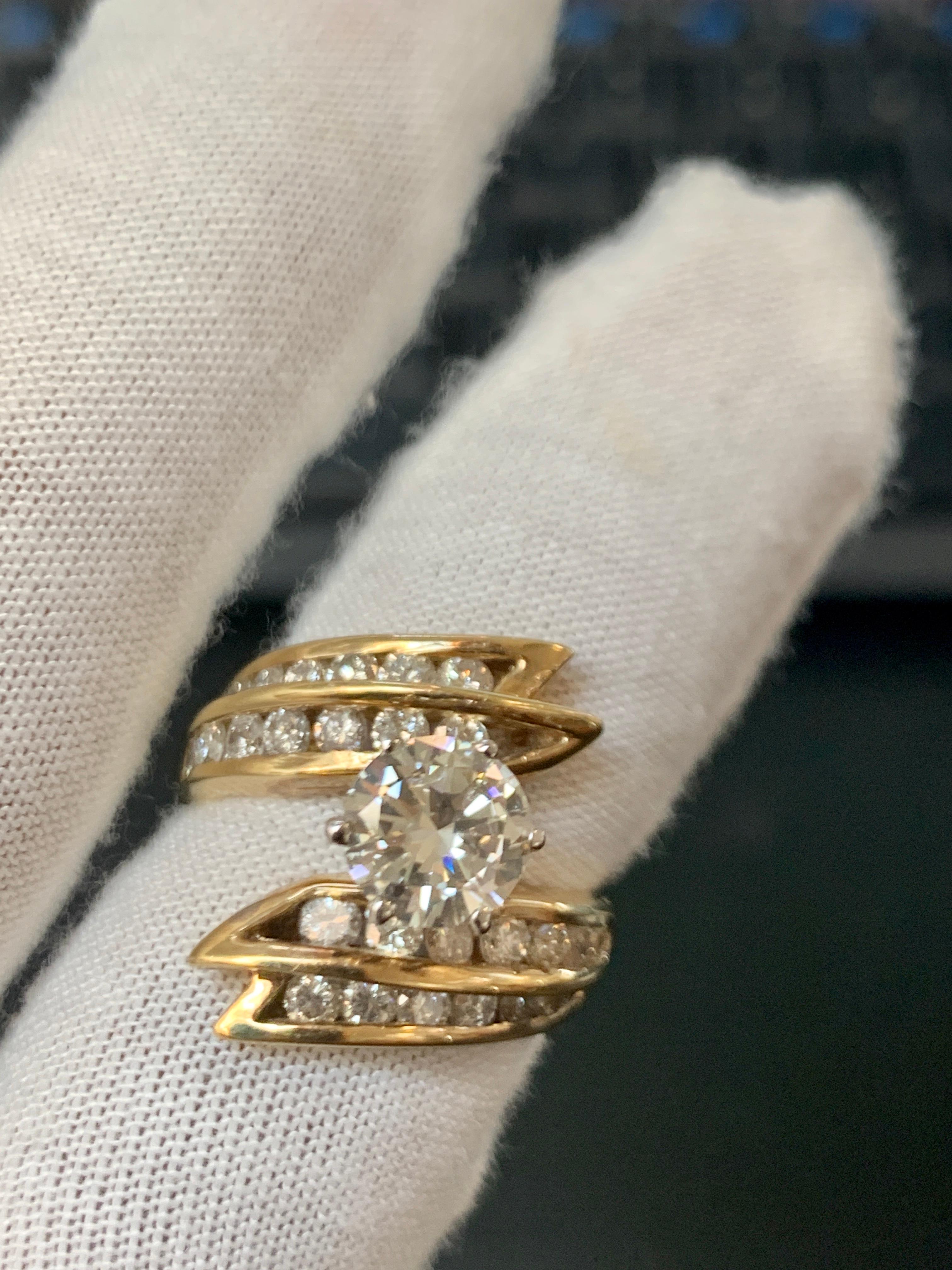 1.5 Carat Solitaire Round Shape 2.5 Total Diamond Engagement 14 Yellow Gold Ring For Sale 3
