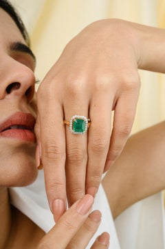 Diamond Halo Square 1.5 Carat Emerald Ring in 18k Solid Yellow Gold