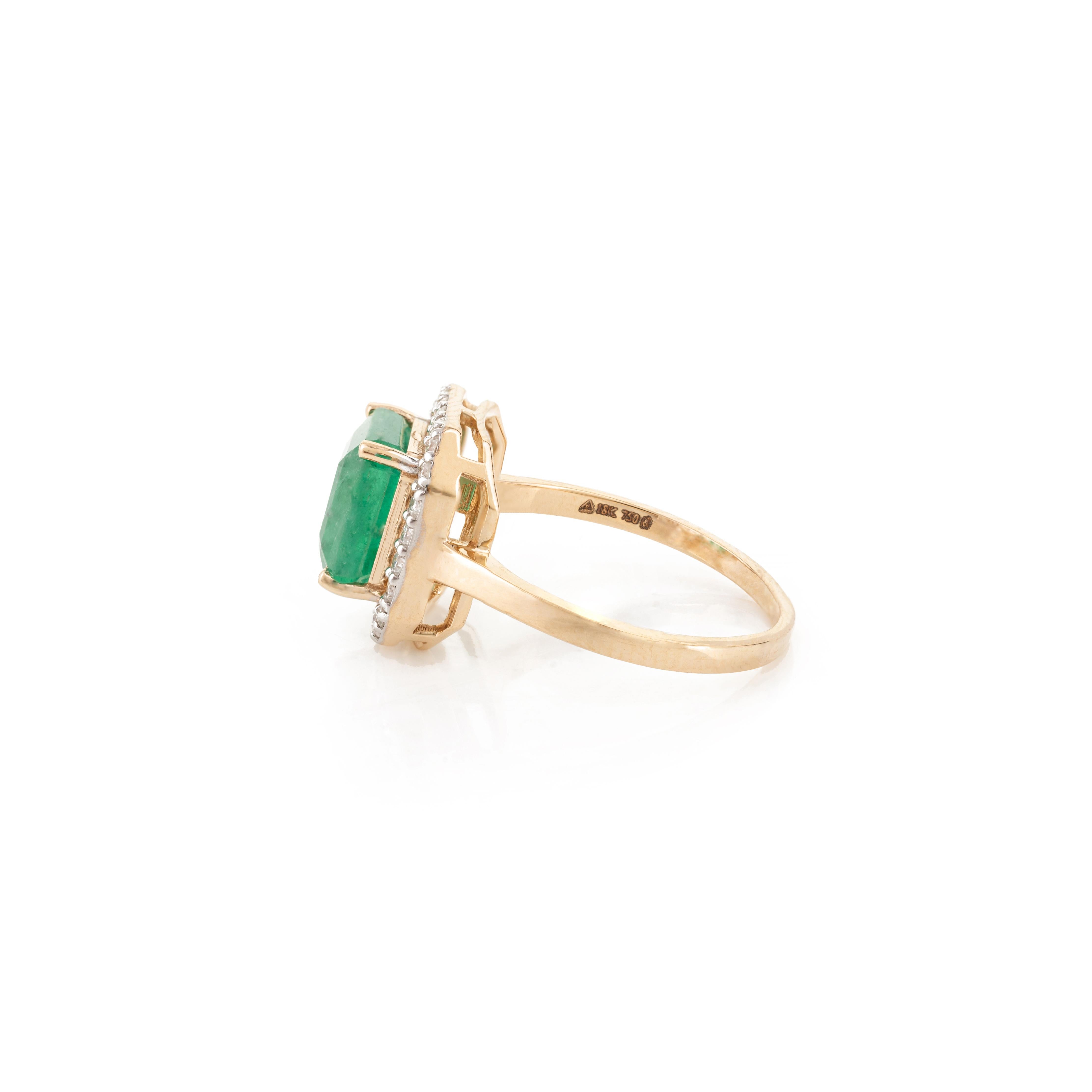 For Sale:  1.5 Carat Square Cut Emerald Diamond Halo Ring for Women in 18k Yellow Gold 5