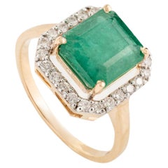 Anillo de esmeralda cuadrado con halo de diamantes de 1,5 quilates en oro amarillo macizo de 18 quilates