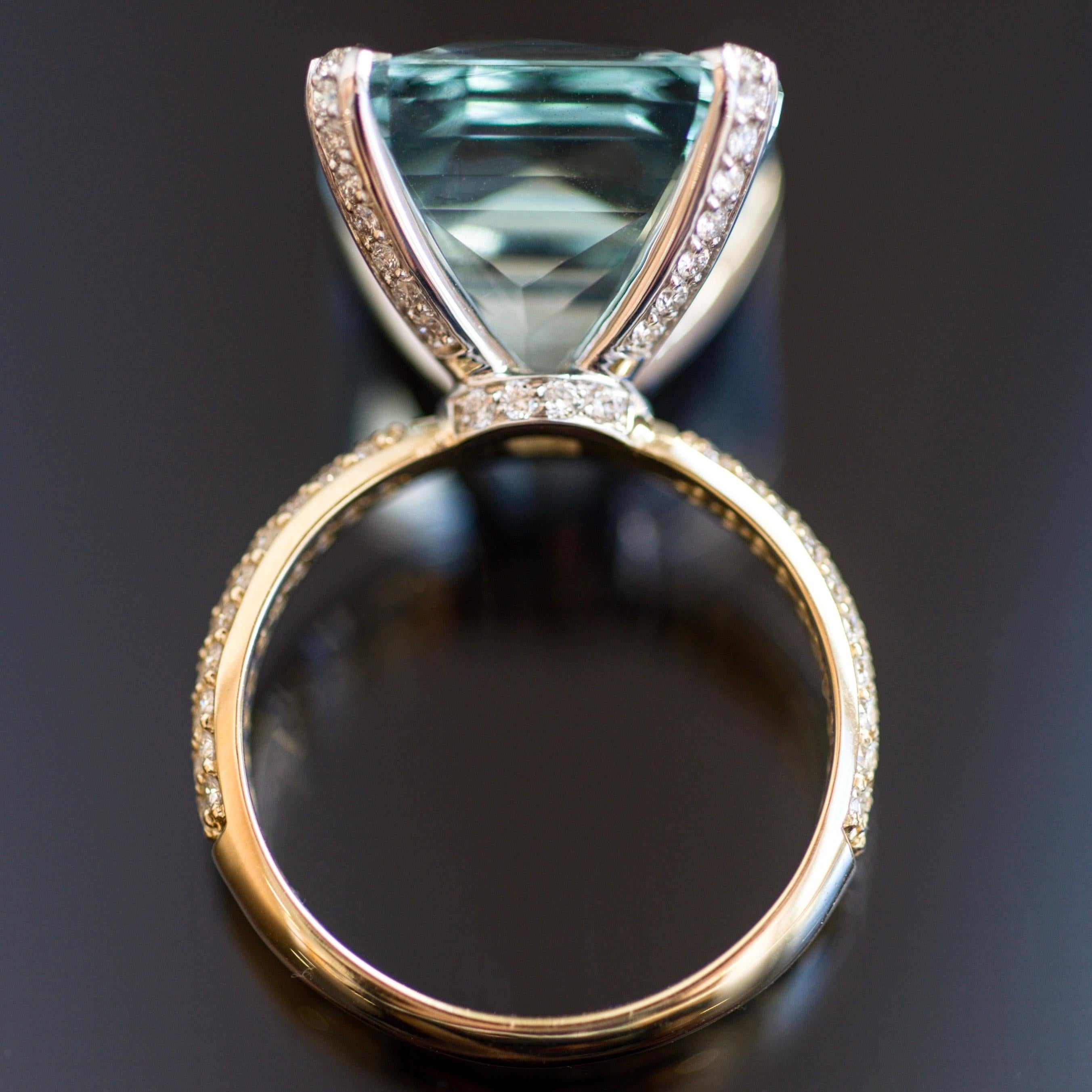 Modern 15 Carat Sri Lankan Blue Aquamarine Diamonds 18 Karat Yellow Gold Cocktail Ring For Sale