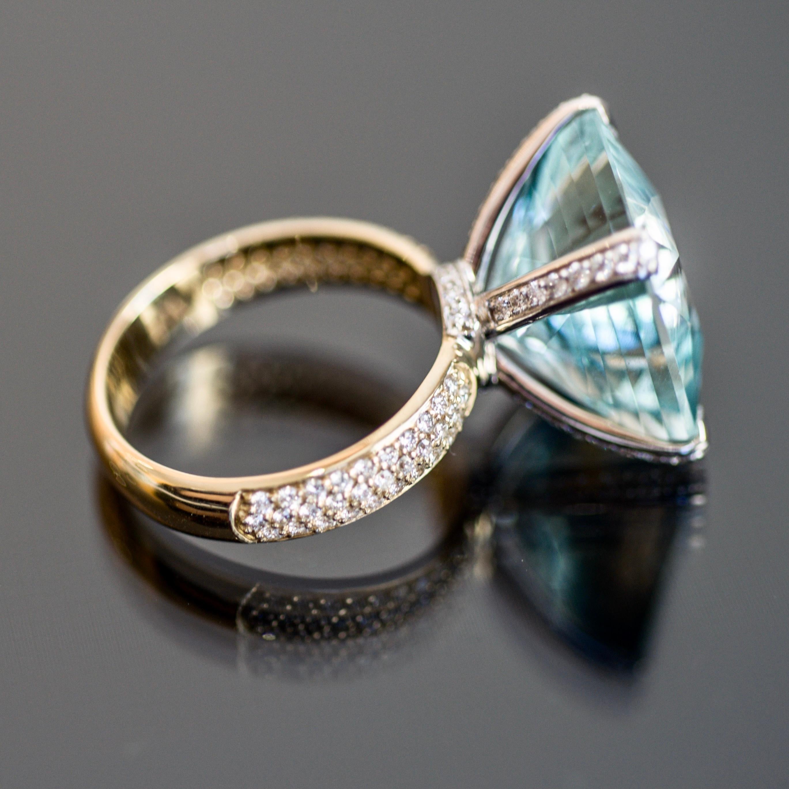 Asscher Cut 15 Carat Sri Lankan Blue Aquamarine Diamonds 18 Karat Yellow Gold Cocktail Ring For Sale