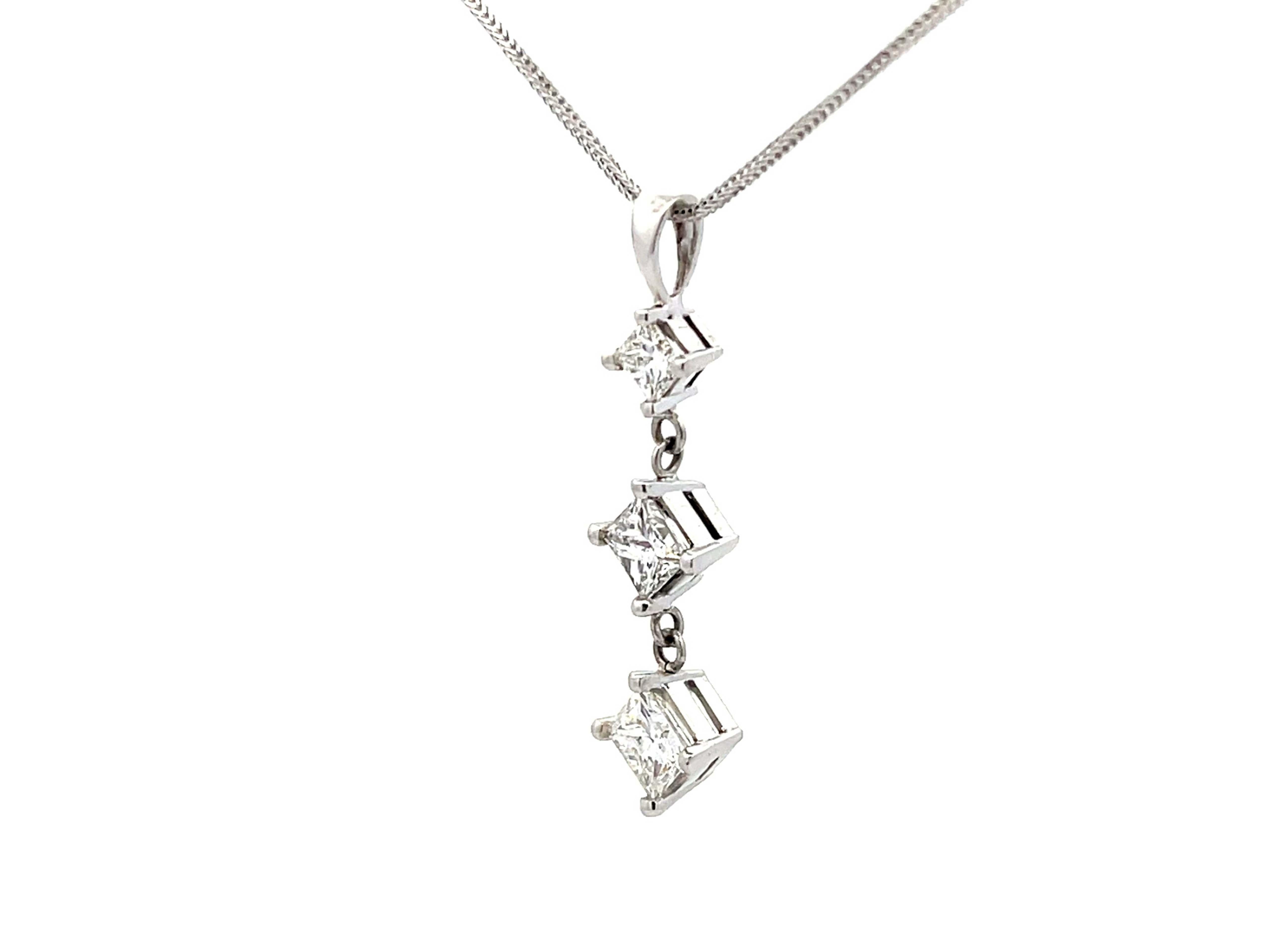 1.5 Carat Three Princess Cut Diamond Drop Necklace in 14k White Gold In Excellent Condition For Sale In Honolulu, HI