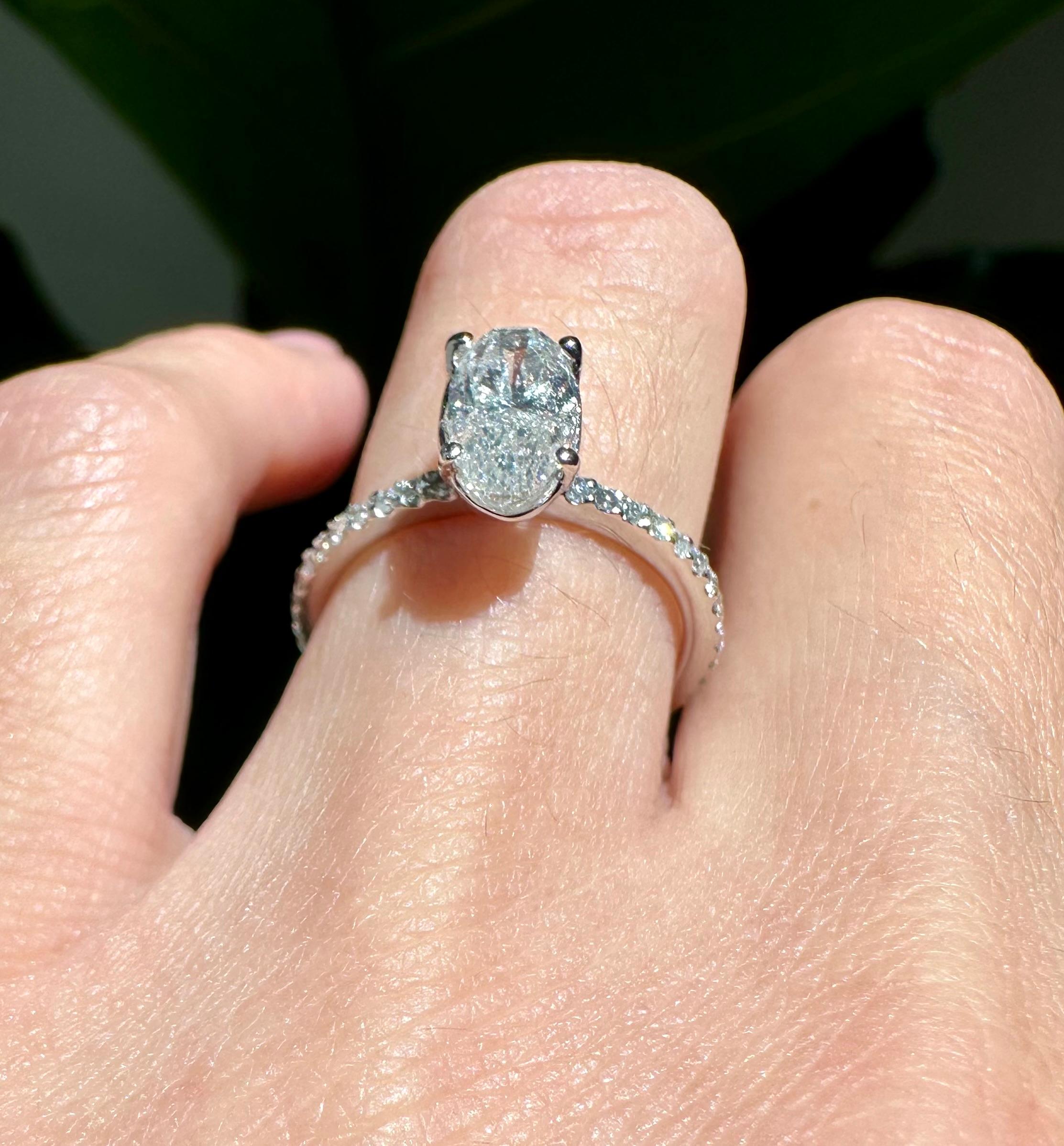 1.5 Carat Total GIA Certified Oval Cut Diamond Engagement Ring In 14k White Gold For Sale 1
