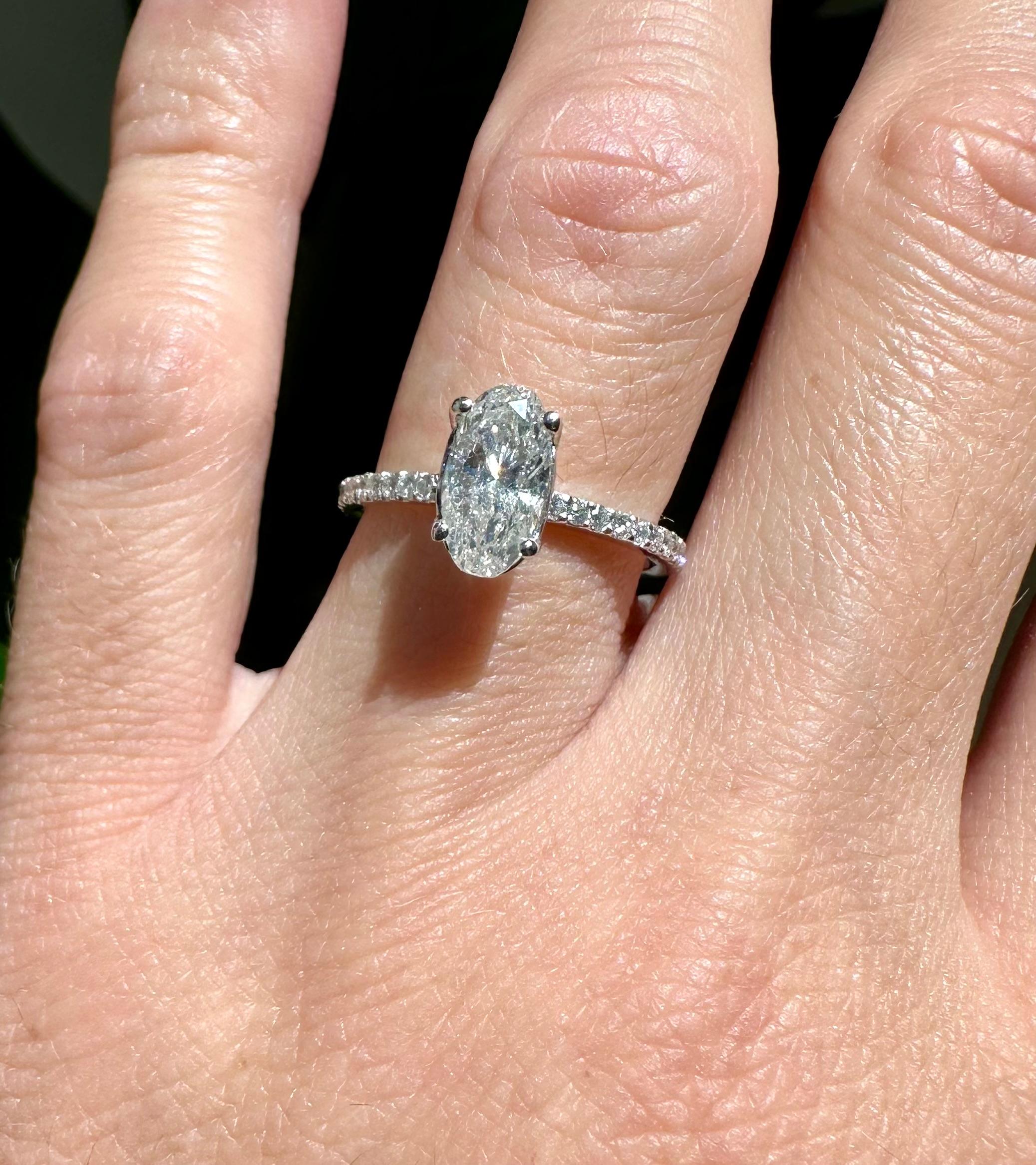 Women's 1.5 Carat Total GIA Certified Oval Cut Diamond Engagement Ring In 14k White Gold For Sale