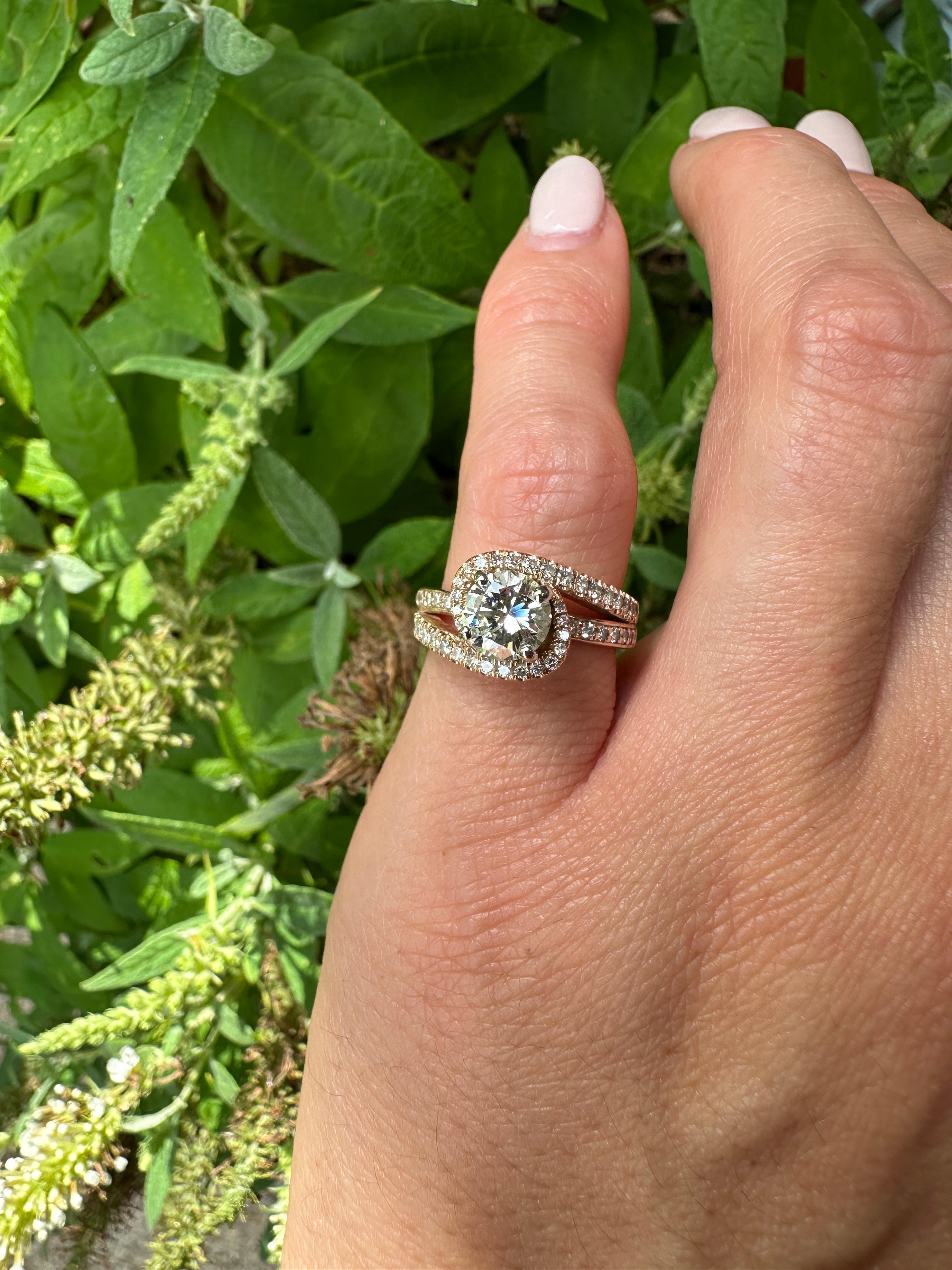 1.5 Carat Total GIA Certified Round Diamond Bypass Ring In 14k Rose Gold In Good Condition For Sale In Houston, TX