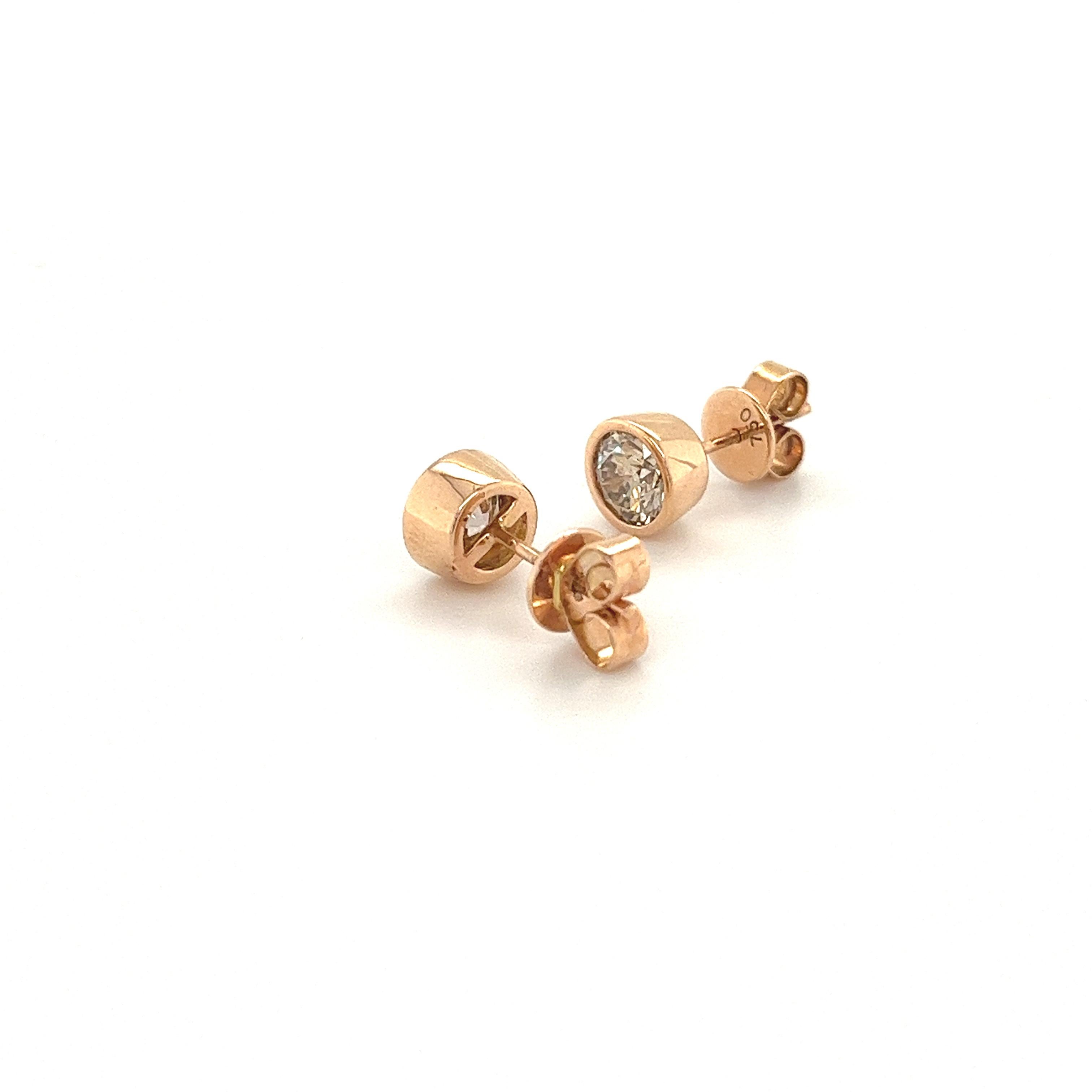 Moderno Orecchini con diamanti tondi naturali da 1,5 carati totali con castone in oro rosa 18k in vendita