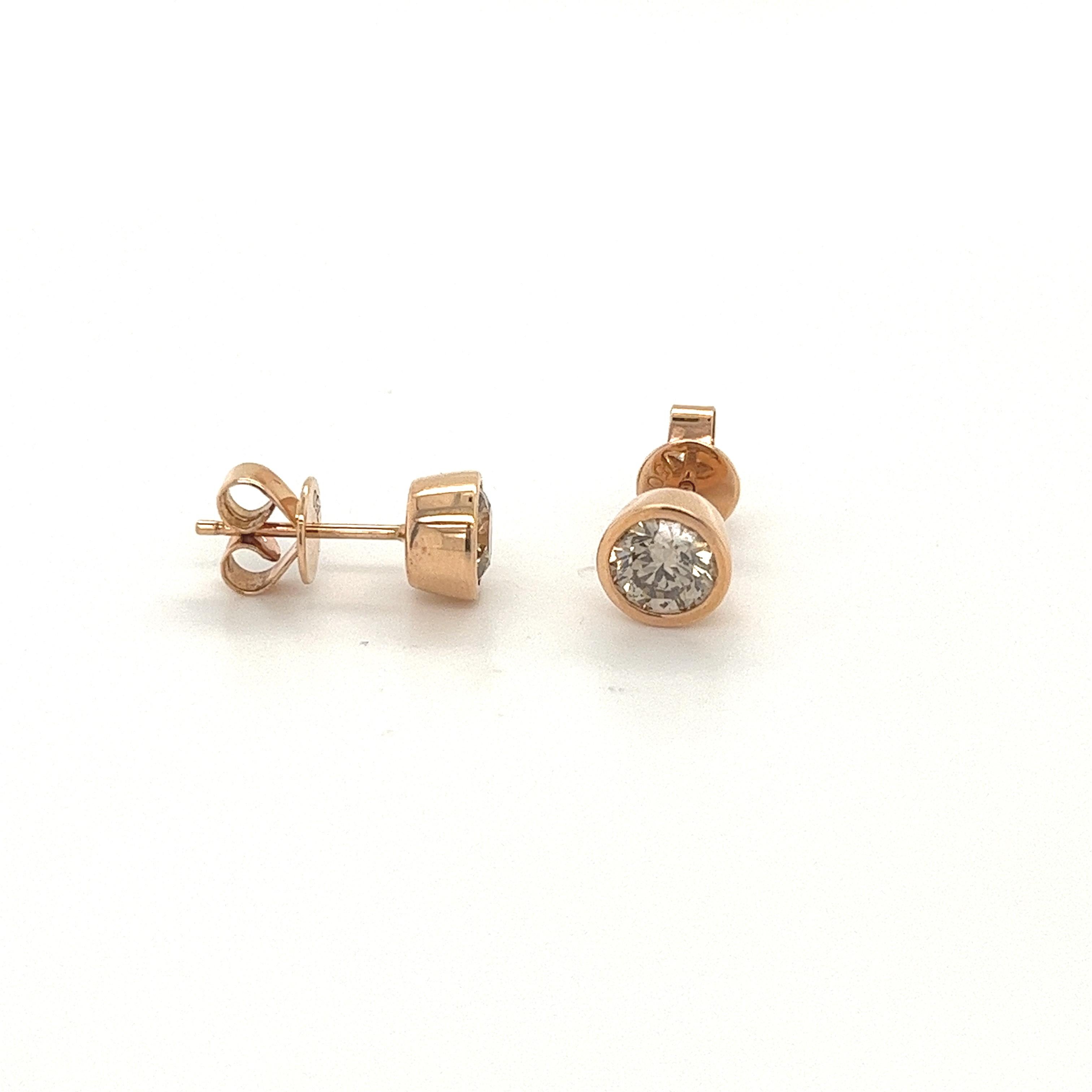 Orecchini con diamanti tondi naturali da 1,5 carati totali con castone in oro rosa 18k In condizioni Nuovo in vendita a Miami, FL