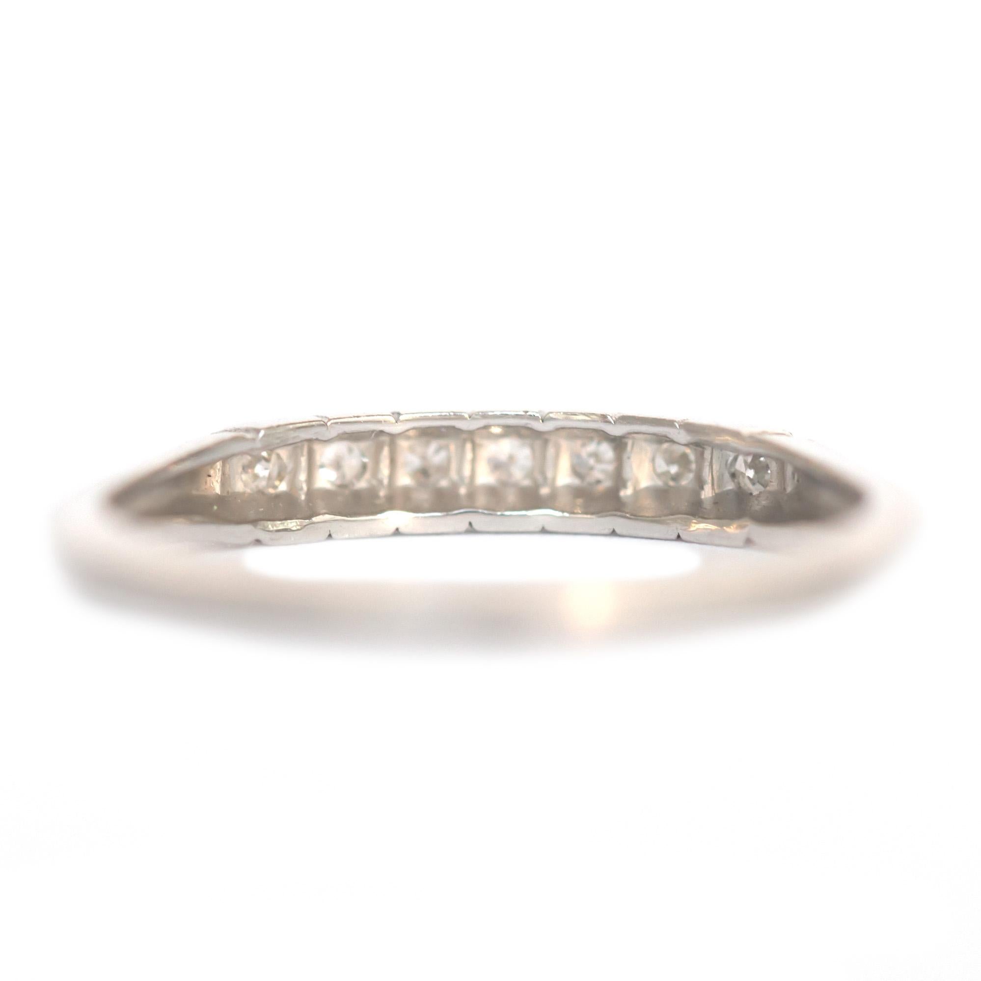.15 Carat Total Weight Diamond Platinum Wedding Band In Good Condition For Sale In Atlanta, GA