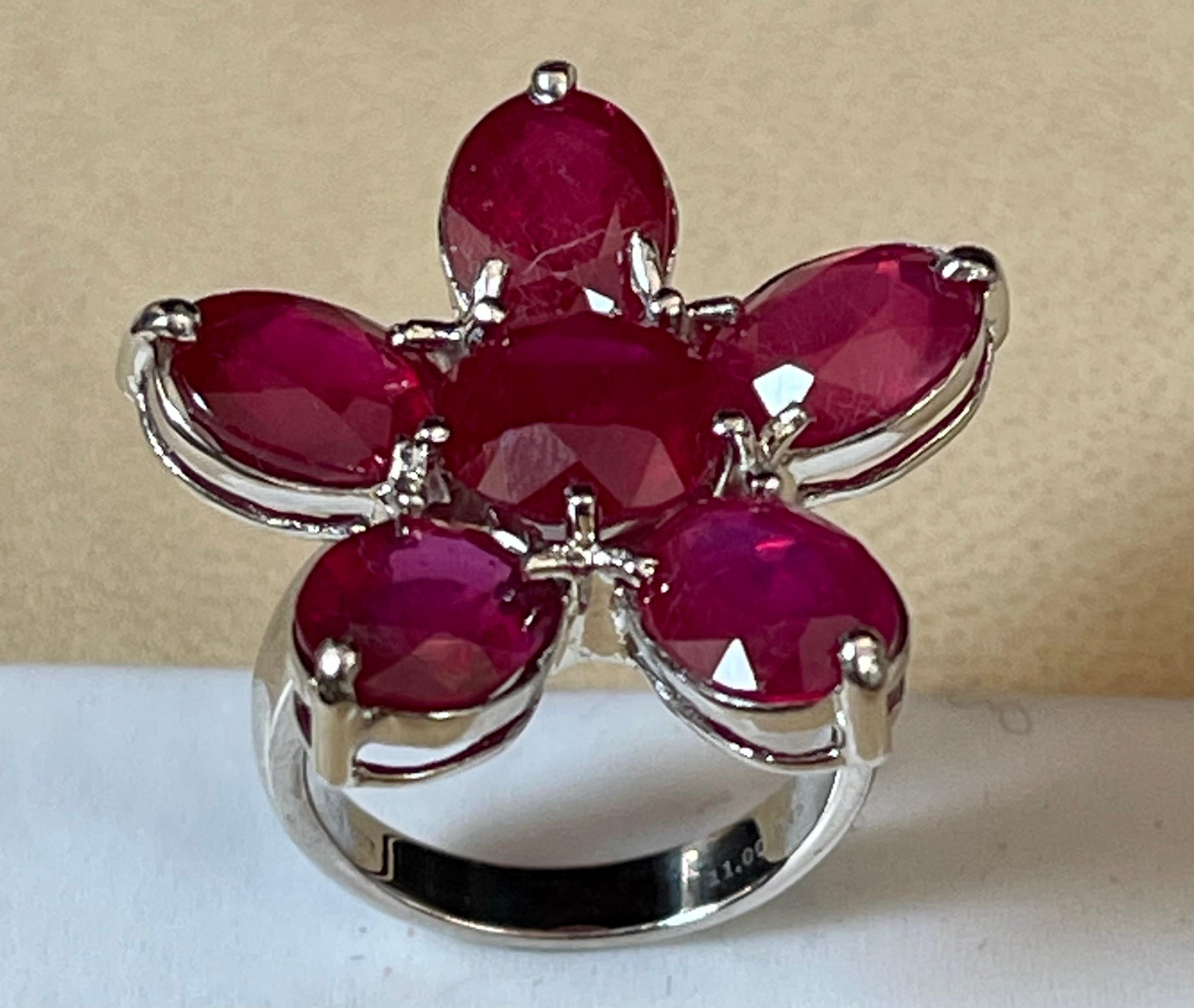15 Carat Treated Ruby Big Flower Cocktail Ring in 18 Karat White Gold For Sale 5