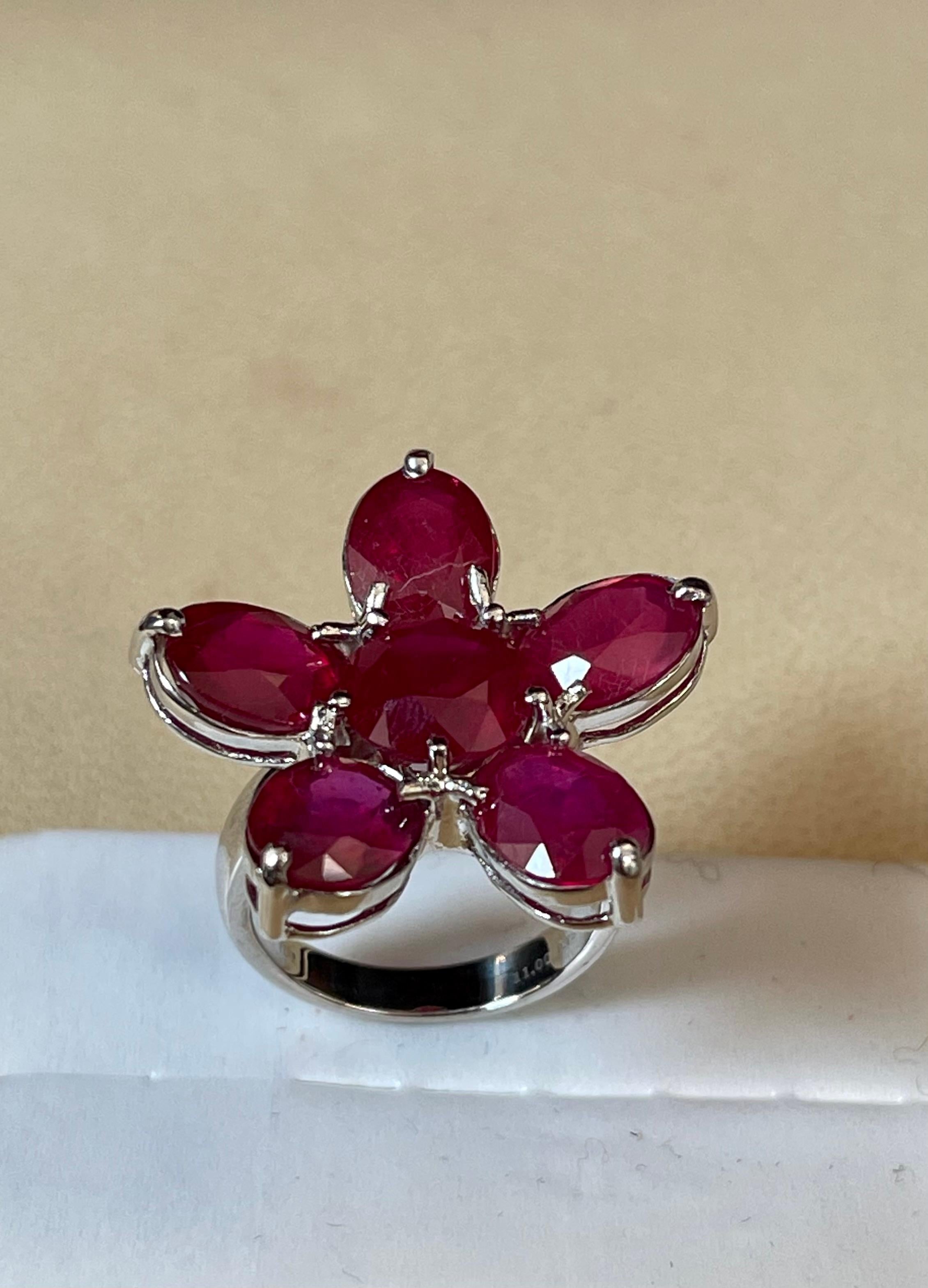 15 Carat Treated Ruby Big Flower Cocktail Ring in 18 Karat White Gold In Excellent Condition For Sale In New York, NY
