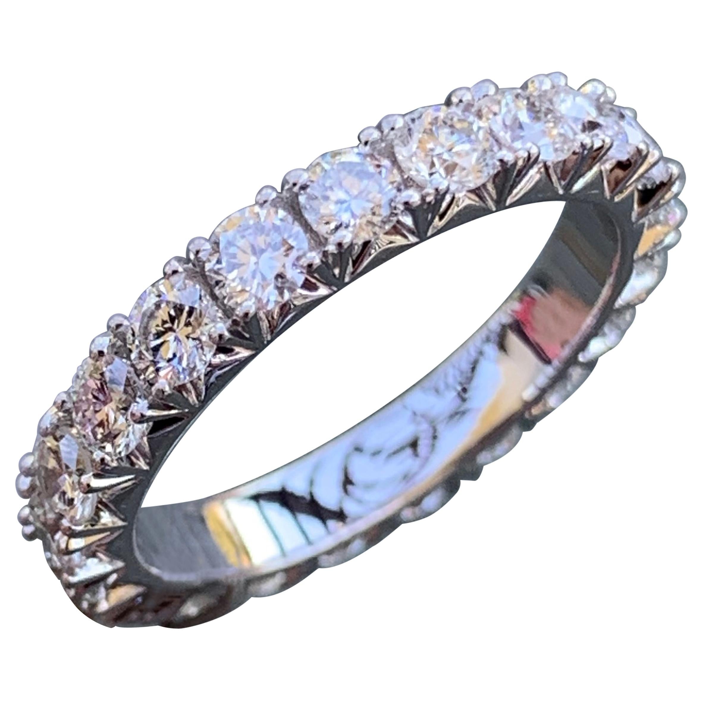 Anillo de diamantes redondo de 1,5 quilates TW banda de eternidad con pavé francés, diseño Ben Dannie