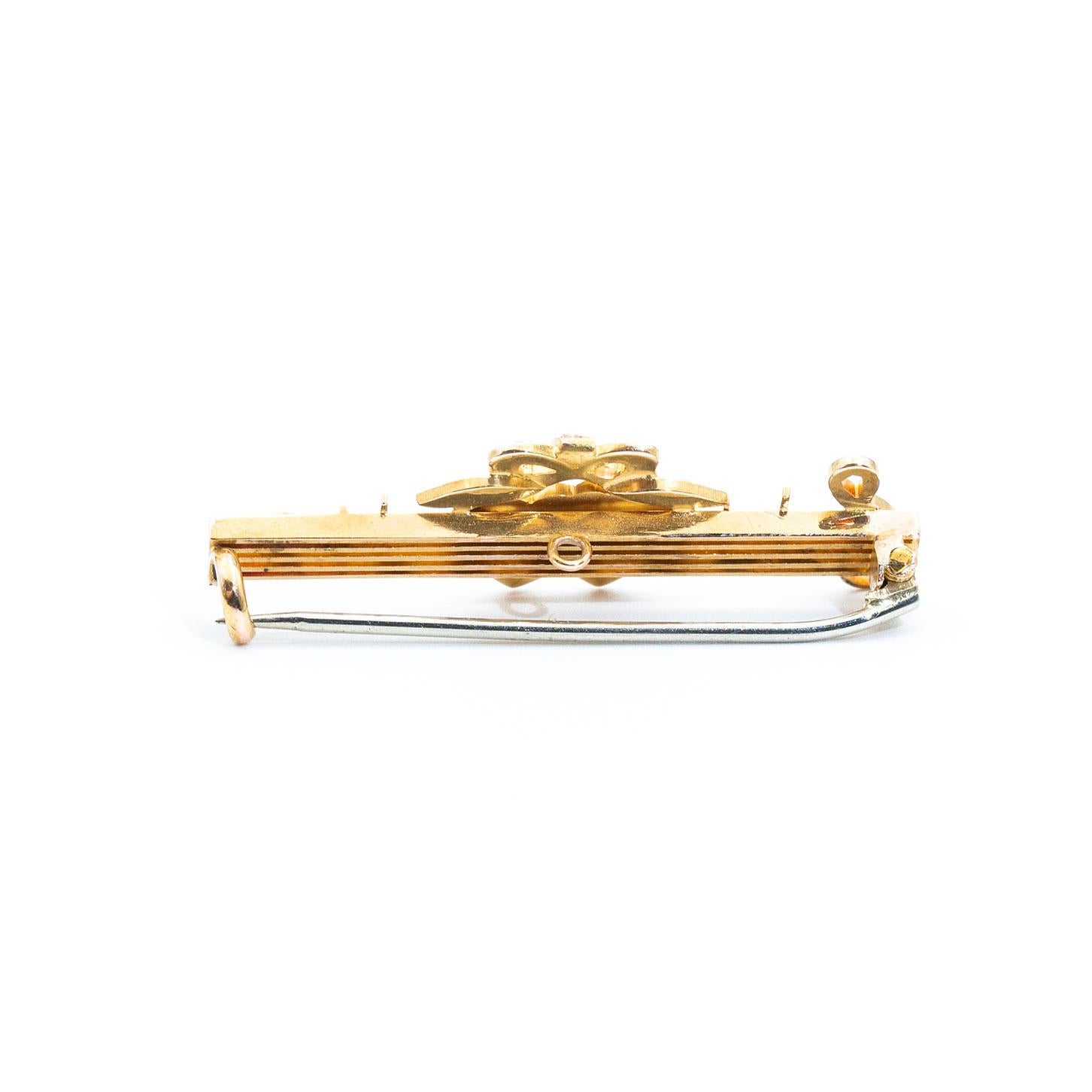 Round Cut 15 Carat Yellow Gold Two Heart White Seed Pearl Antique Victorian Bar Brooch