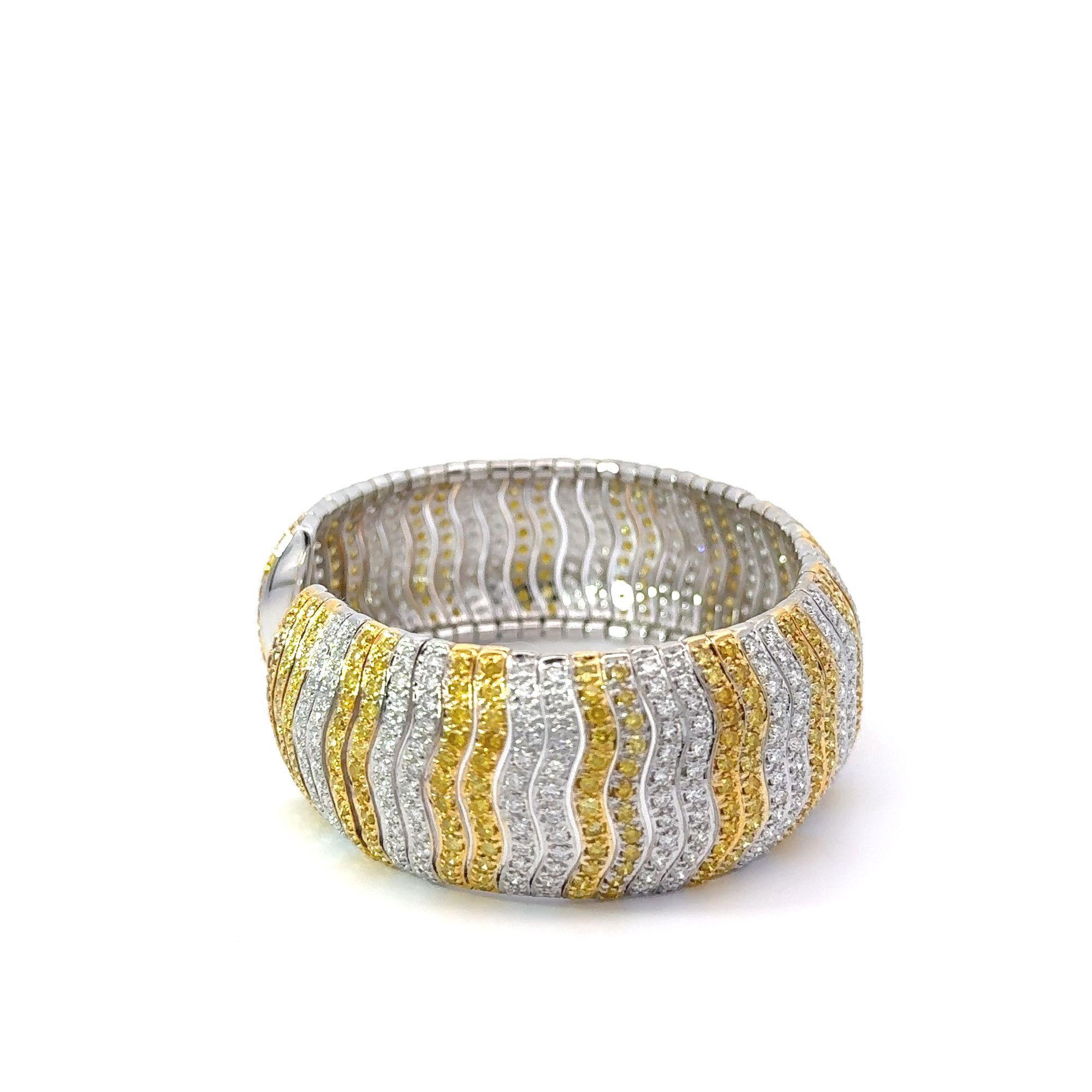 Donna Bracciale con diamante giallo e bianco a taglio rotondo da 15 carati in 18K in vendita