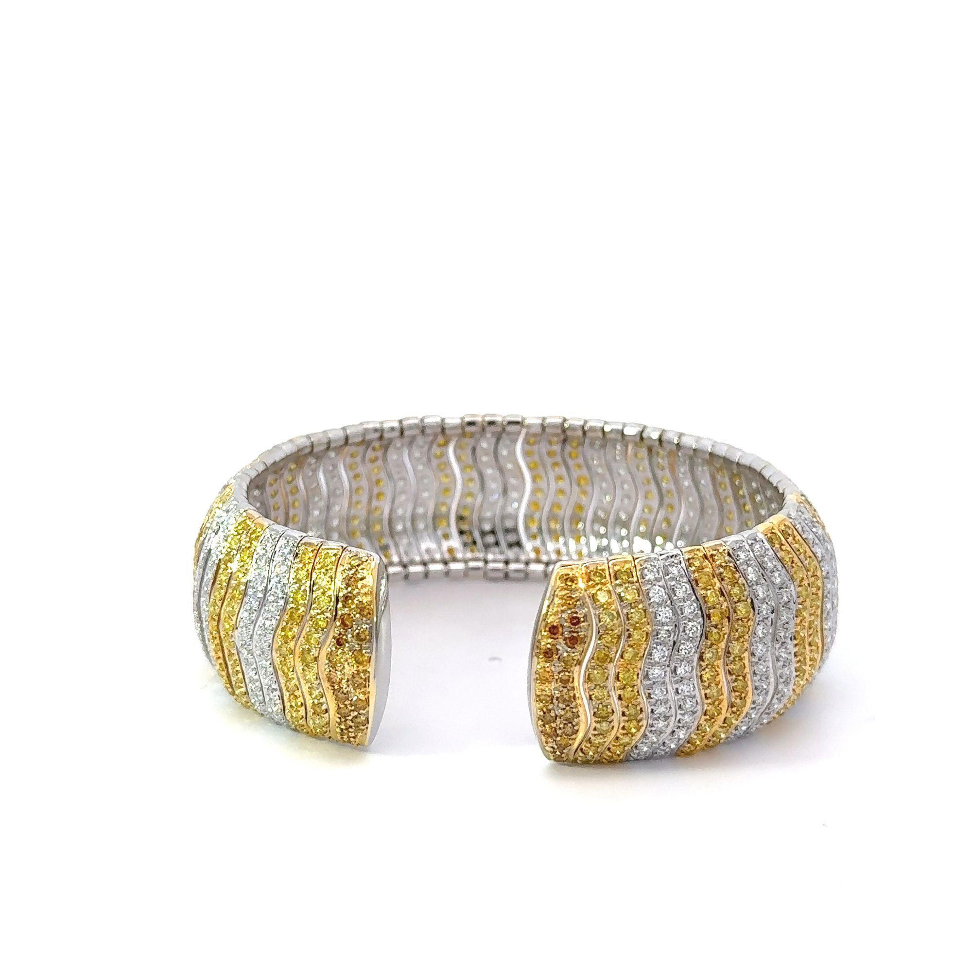Bracciale con diamante giallo e bianco a taglio rotondo da 15 carati in 18K in vendita 2
