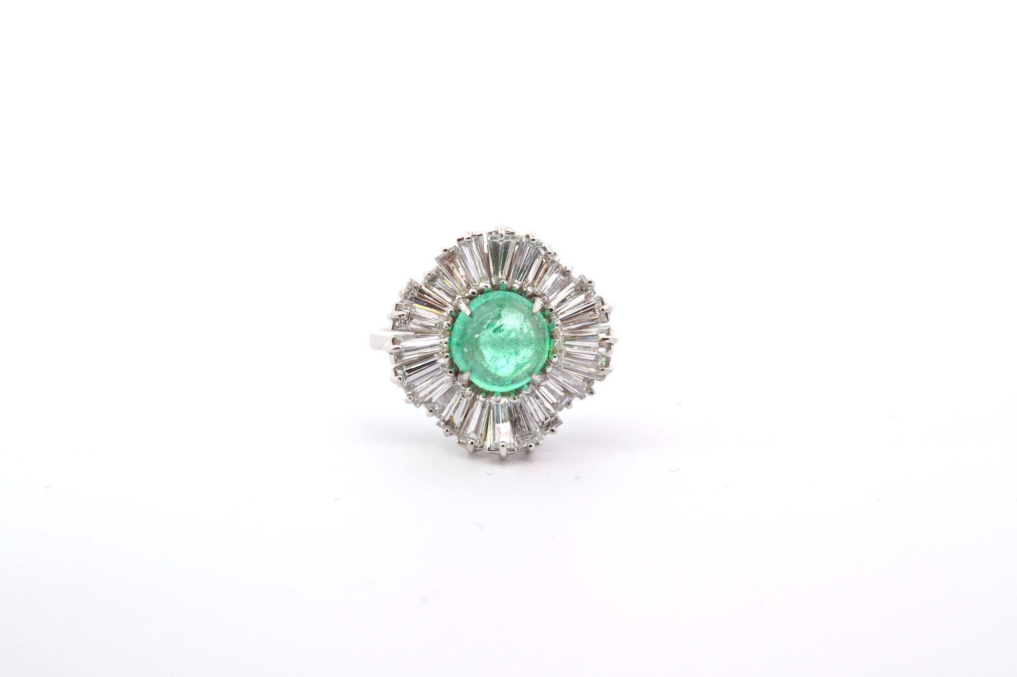 Stones: 1 cabochon emerald of 1.5cts and 24 tapers, weight: 1.40cts
Material: 18k gold
Dimensions: 1.7cm in diameter
Weight: 4.7g
Period: 1970
Size: 53 (free sizing).
Certificate
Ref. : 24905
