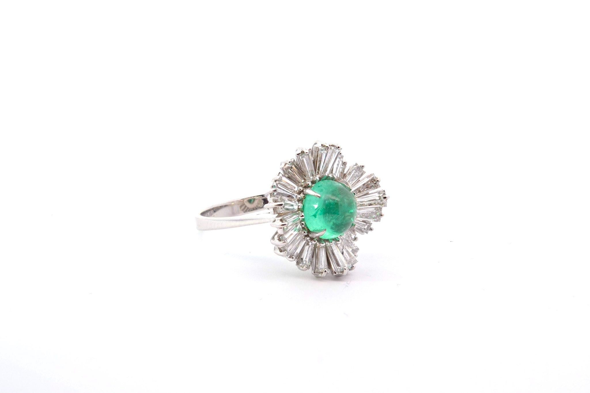 Cabochon 1.5 carats cabochon emerald and diamonds ring For Sale