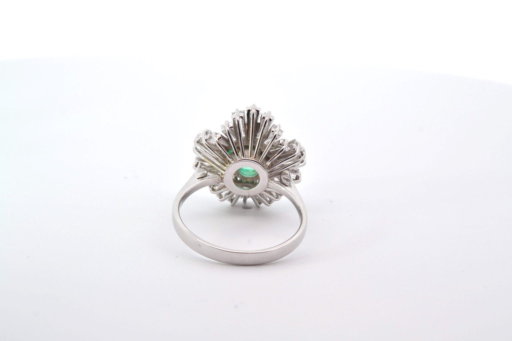 Women's or Men's 1.5 carats cabochon emerald and diamonds ring For Sale