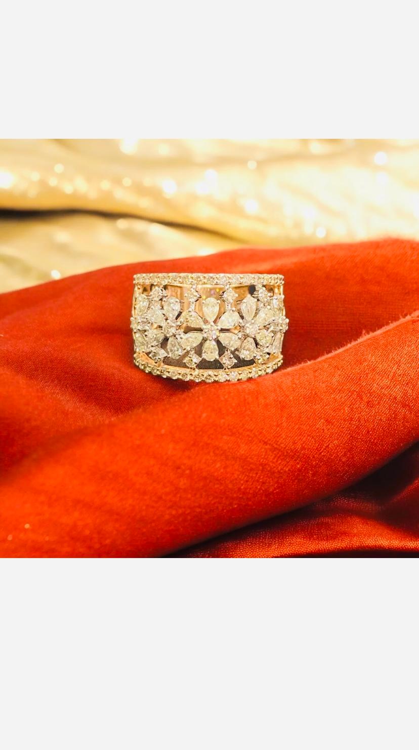 1.5 Carats Natural Diamonds Flowers Gold Ring For Sale 5