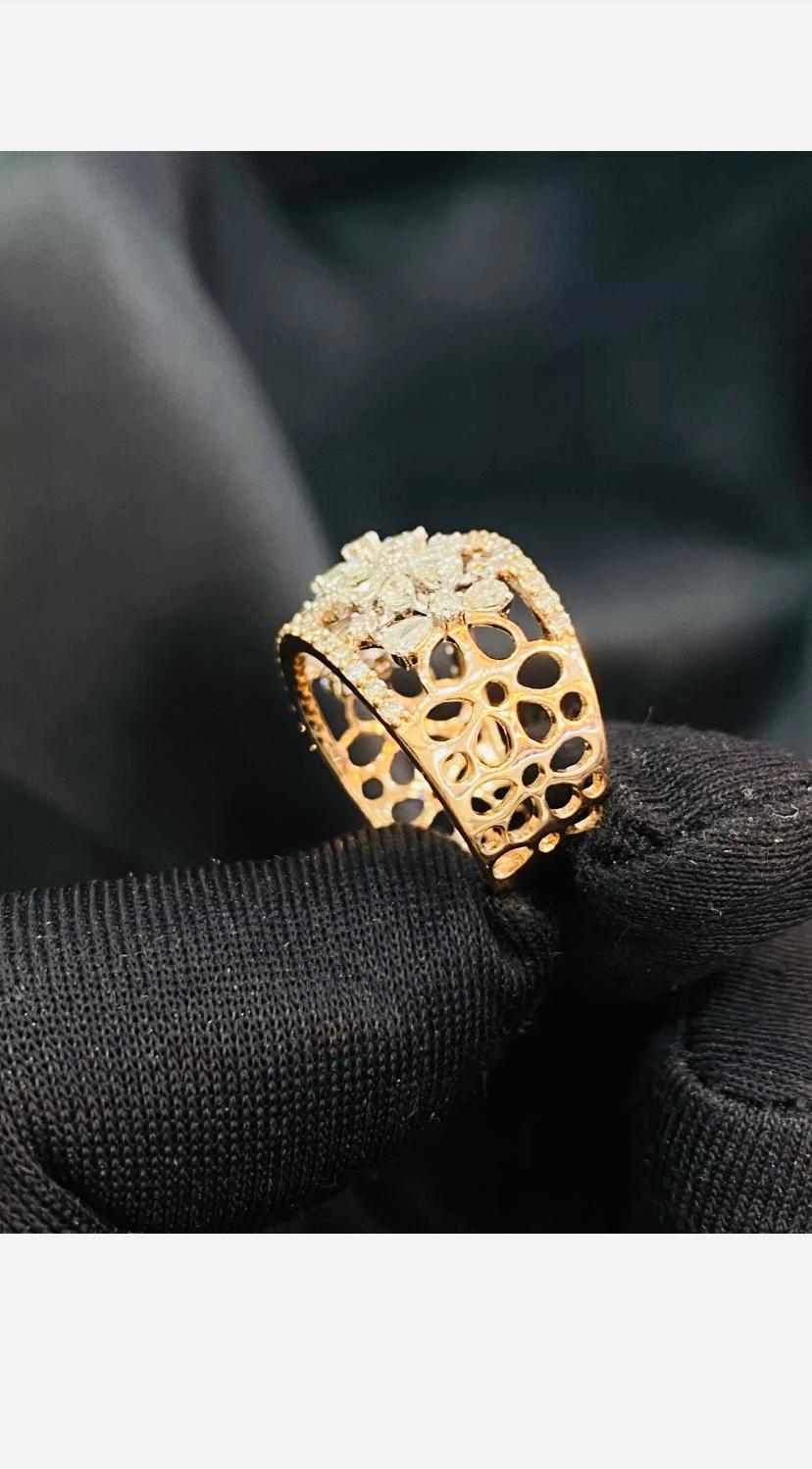 1.5 Carats Natural Diamonds Flowers Gold Ring In New Condition For Sale In Massafra, IT