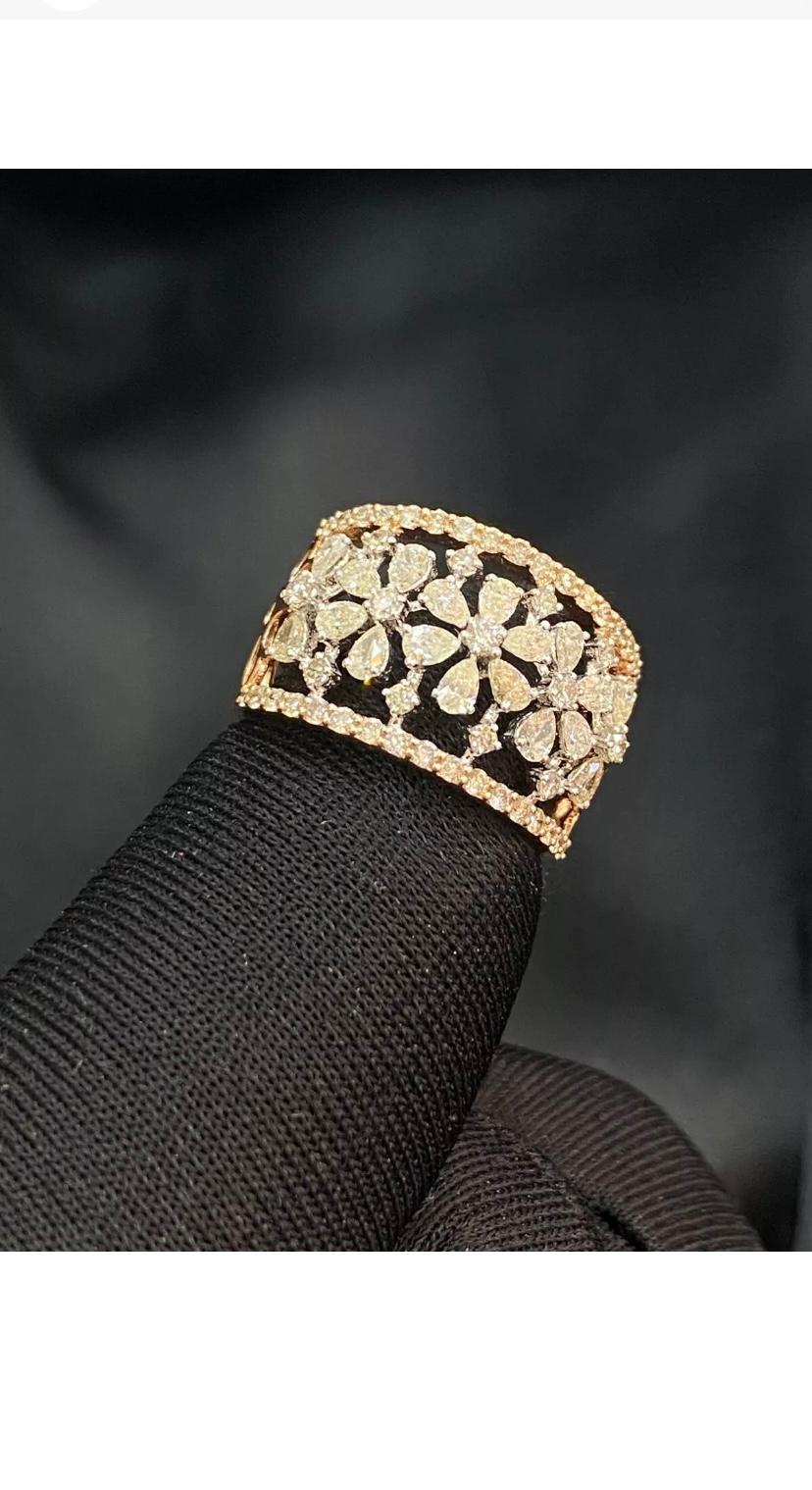 1.5 Carats Natural Diamonds Flowers Gold Ring For Sale 2