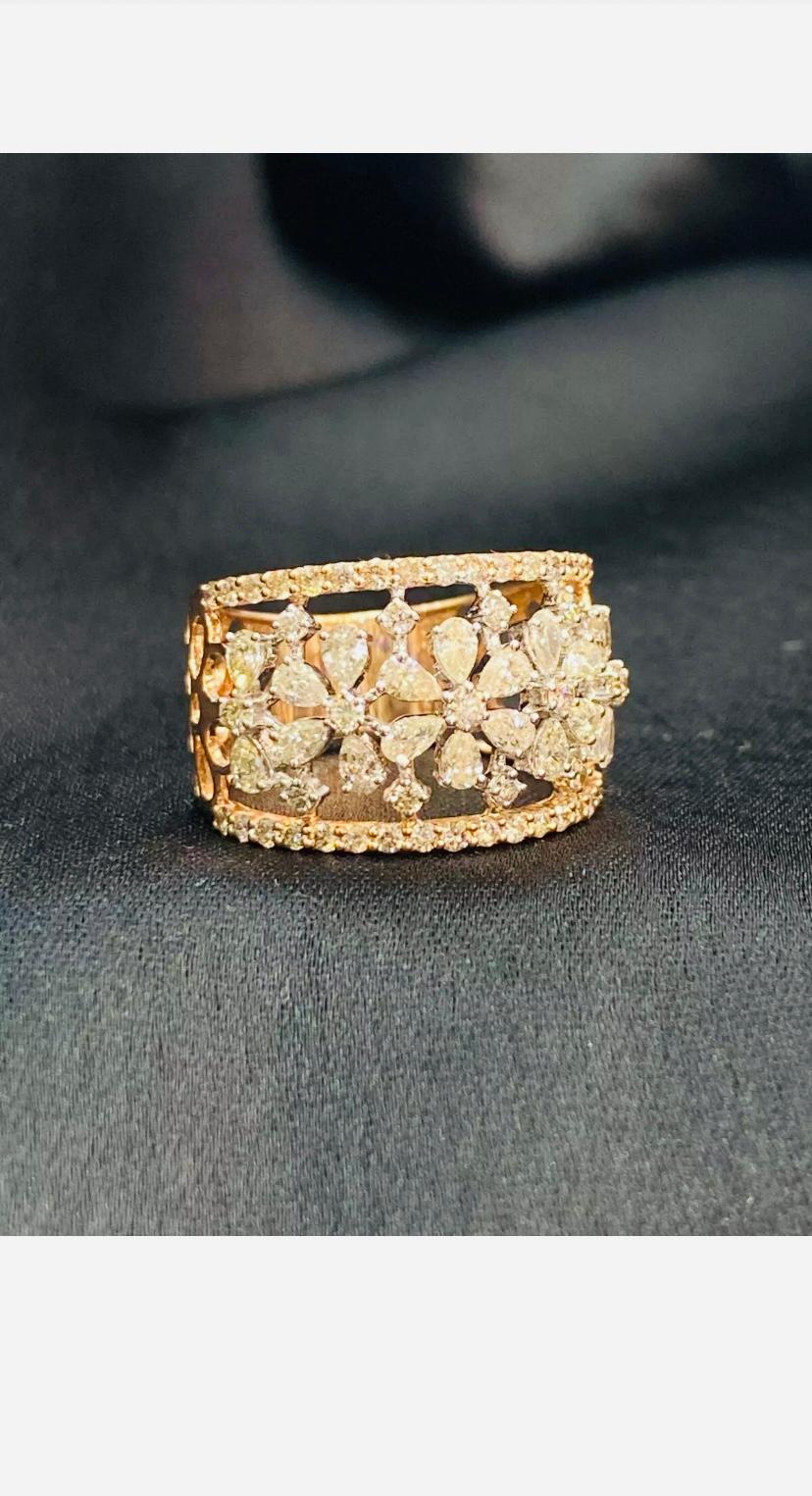 1.5 Carats Natural Diamonds Flowers Gold Ring For Sale 3