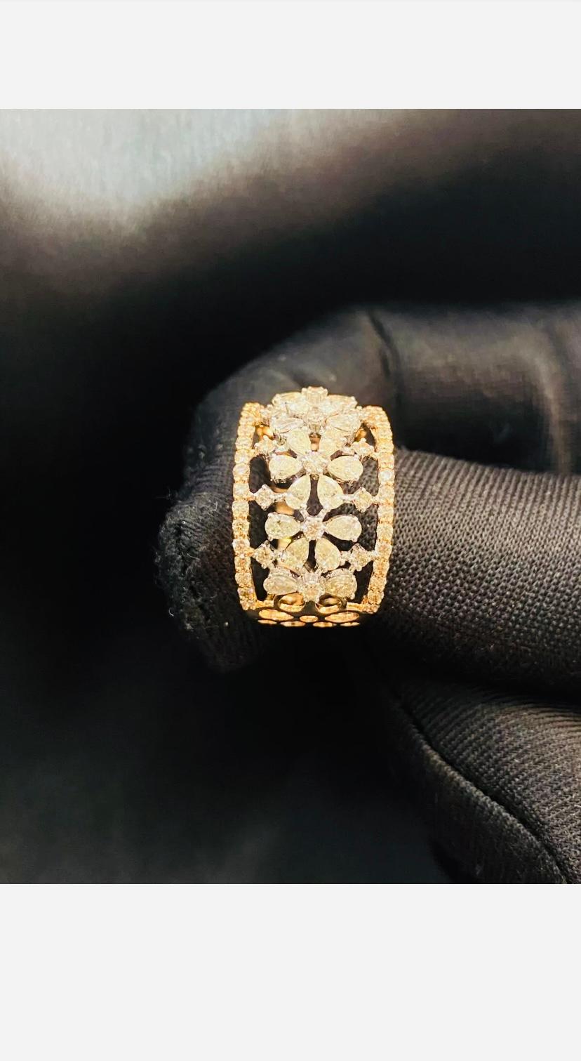 1.5 Carats Natural Diamonds Flowers Gold Ring For Sale 4