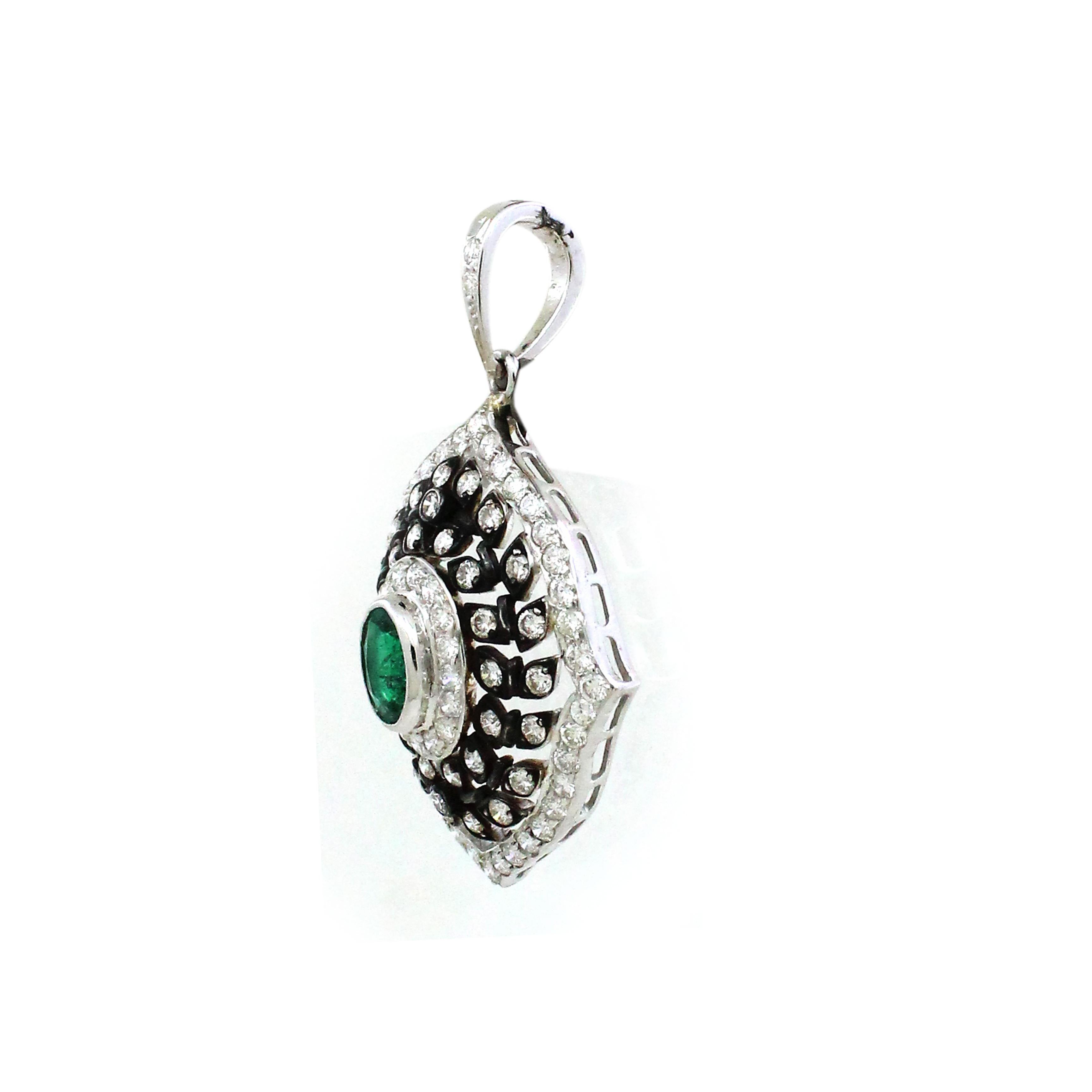 Art Nouveau 1.5 carats of emerald Pendant For Sale