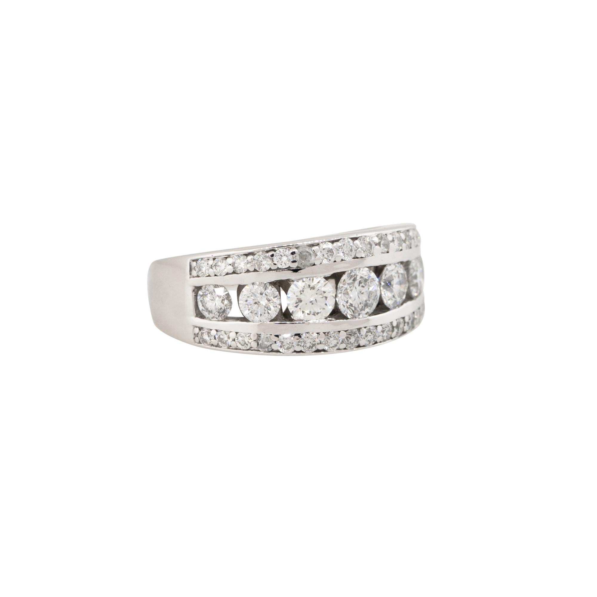 Round Cut 1.5 Carats Round Brilliant Diamond 3 Row Graduated Band 14 Karat In Stock For Sale