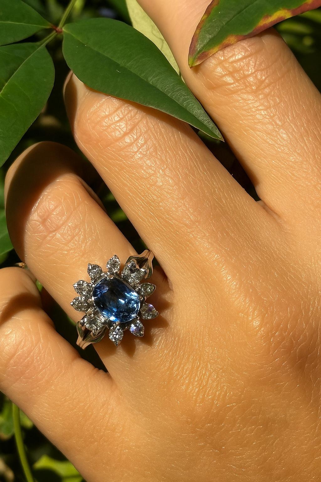 Anello in oro bianco con zaffiro e diamante da 1,5 carati in vendita 7