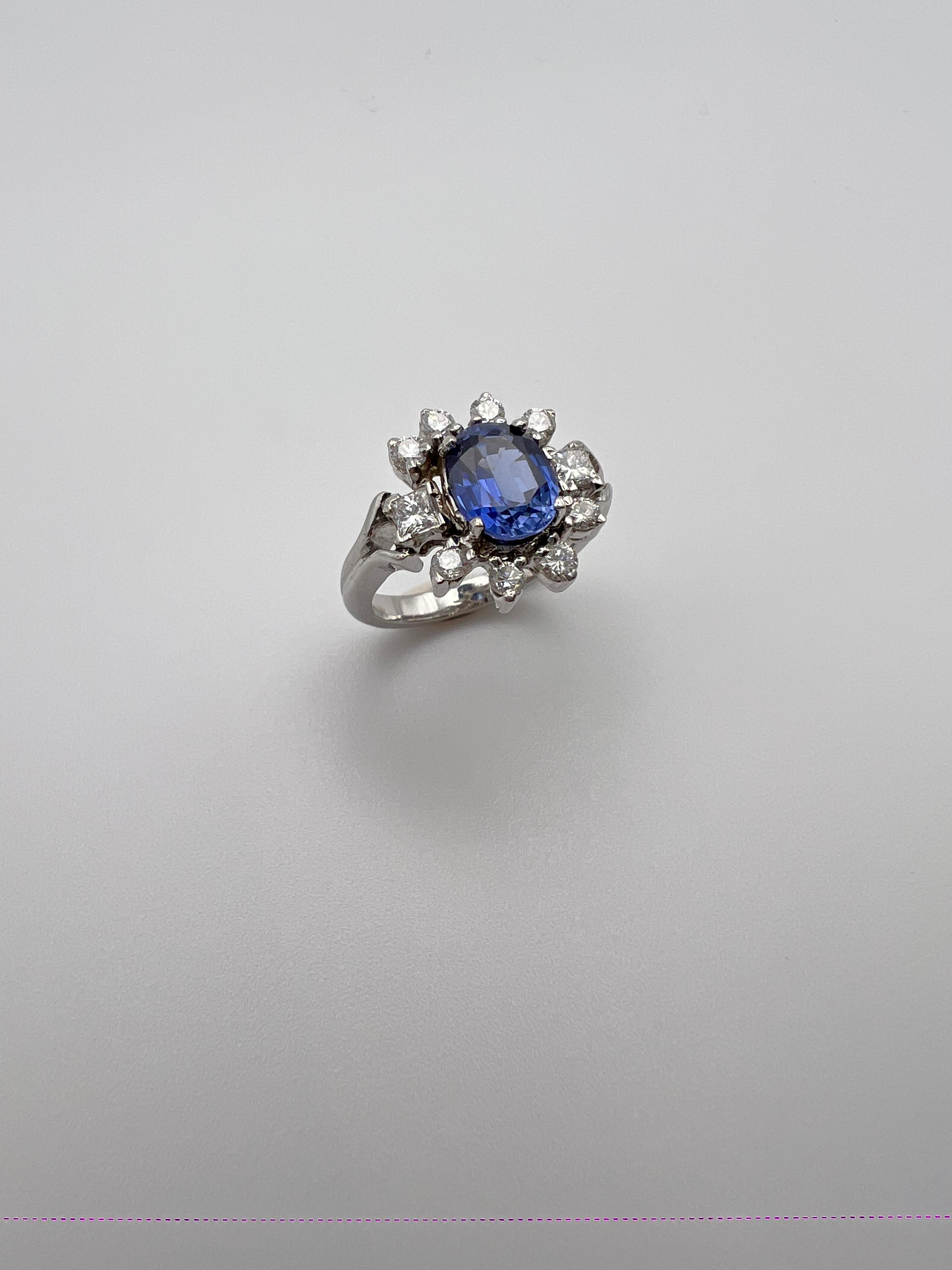 Brilliant Cut 1.5 Carats Sapphire and Diamond White Gold Ring For Sale