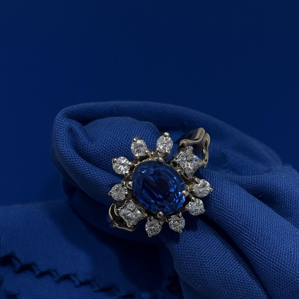 Anello in oro bianco con zaffiro e diamante da 1,5 carati In condizioni ottime in vendita a Firenze, FI