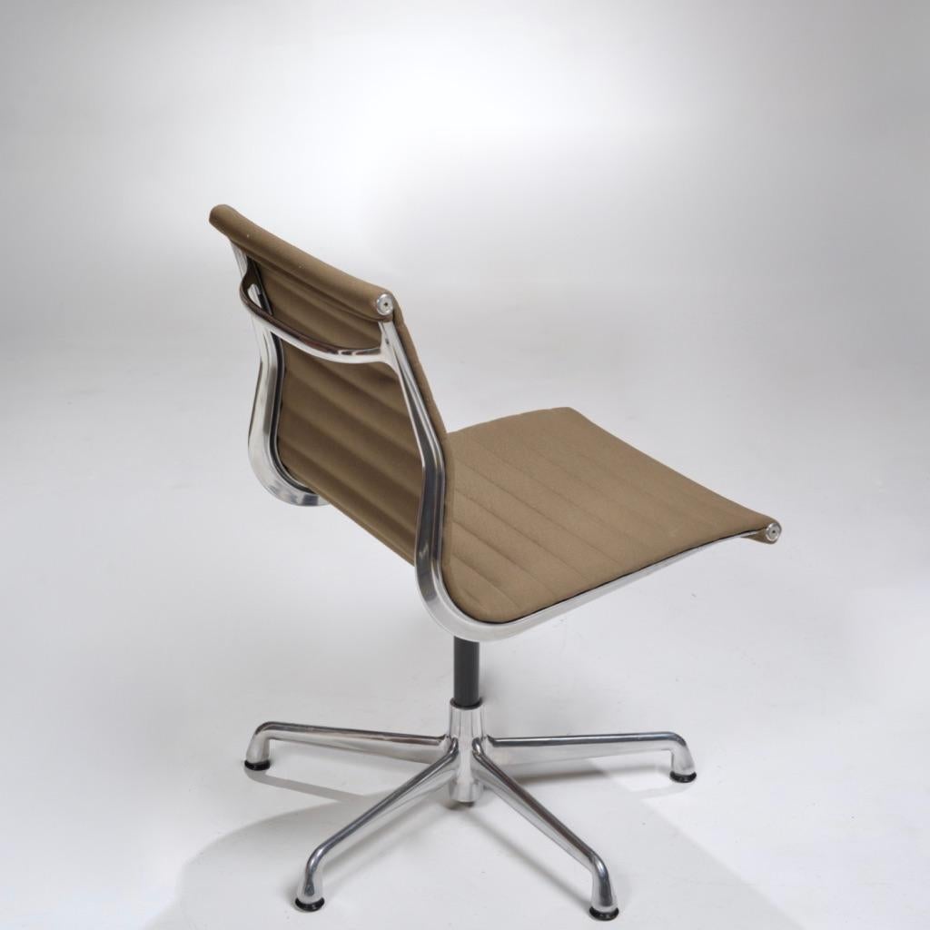 American 15 Charles and Ray Eames Aluminum Group Side Chairs For Sale