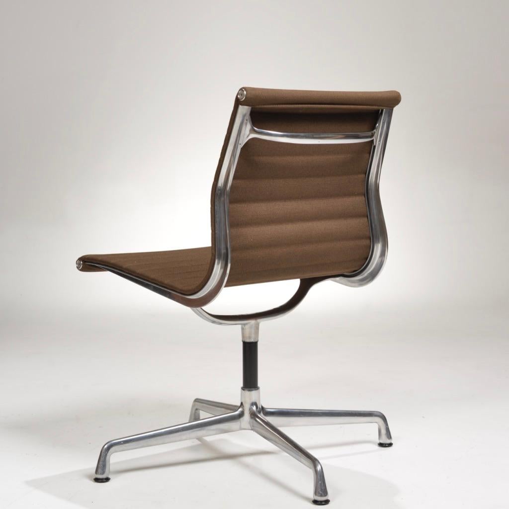 Polished 15 Charles and Ray Eames Aluminum Group Side Chairs For Sale