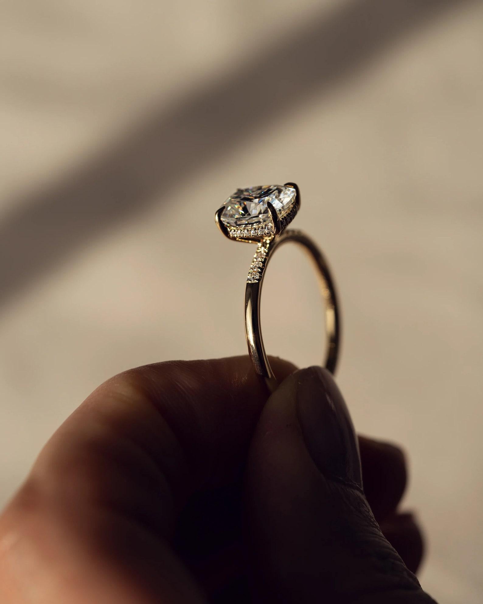 Verlobungsring 925 aus Moissanit mit 1,5 Karat im Kissenschliff und Sterlingsilber aus Sterlingsilber, Geschenk. im Zustand „Neu“ in Chicago, IL