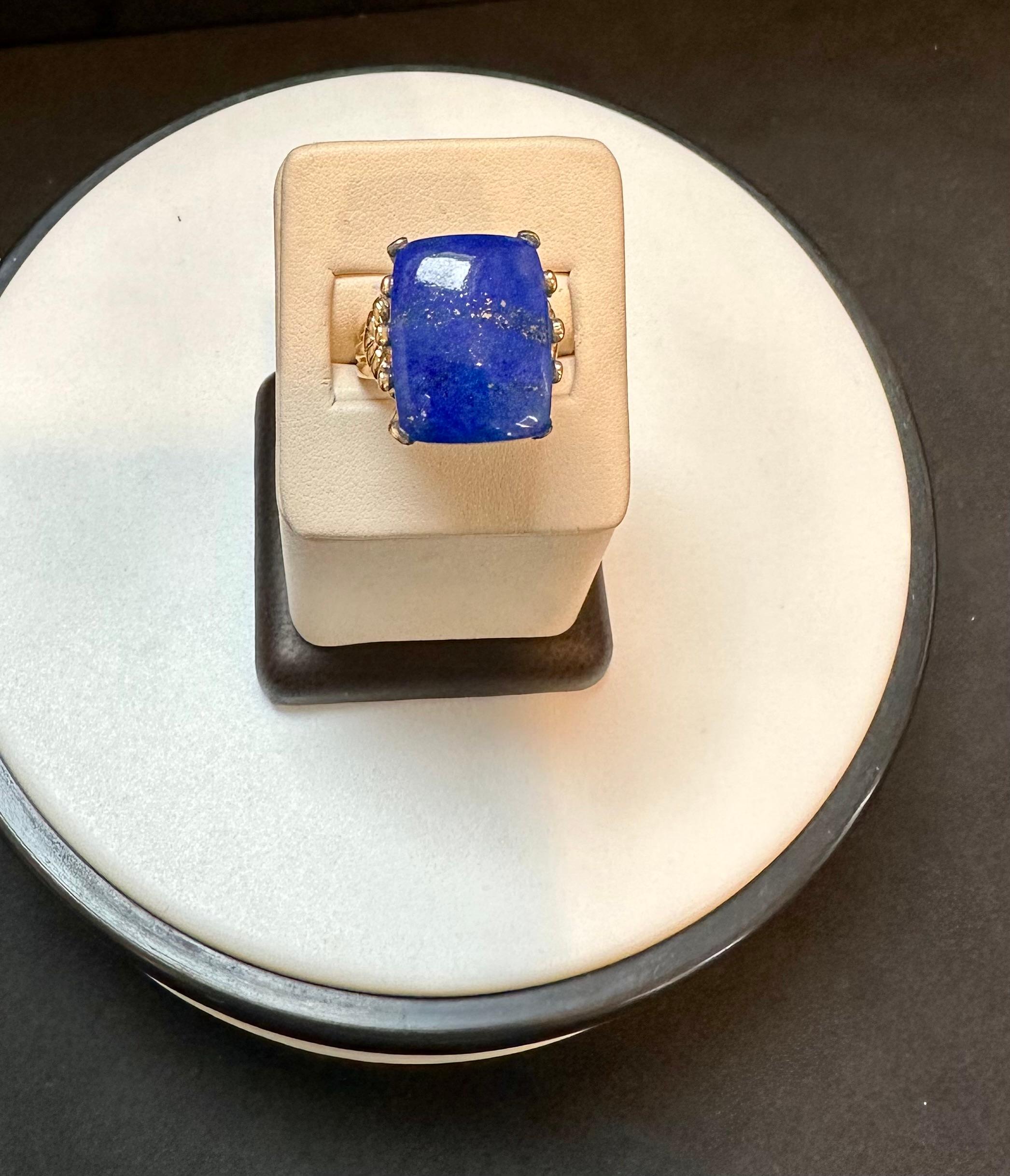 Bague en or jaune 14 carats avec lapis-lazuli naturel taille émeraude 15 carats, taille de succession 7 en vente 1