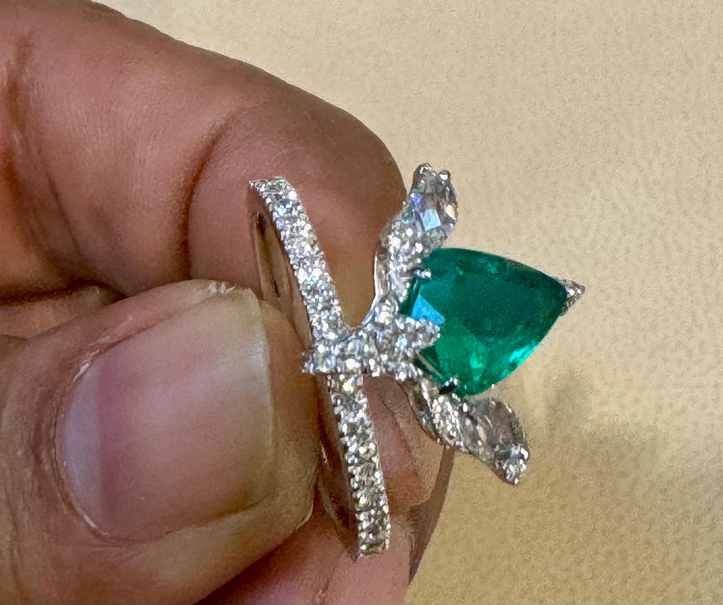 1.2 Ct Finest Zambian Pear Emerald & 1 Ct Diamond Ring in 18 Kt Gold Size 6.5 For Sale 6