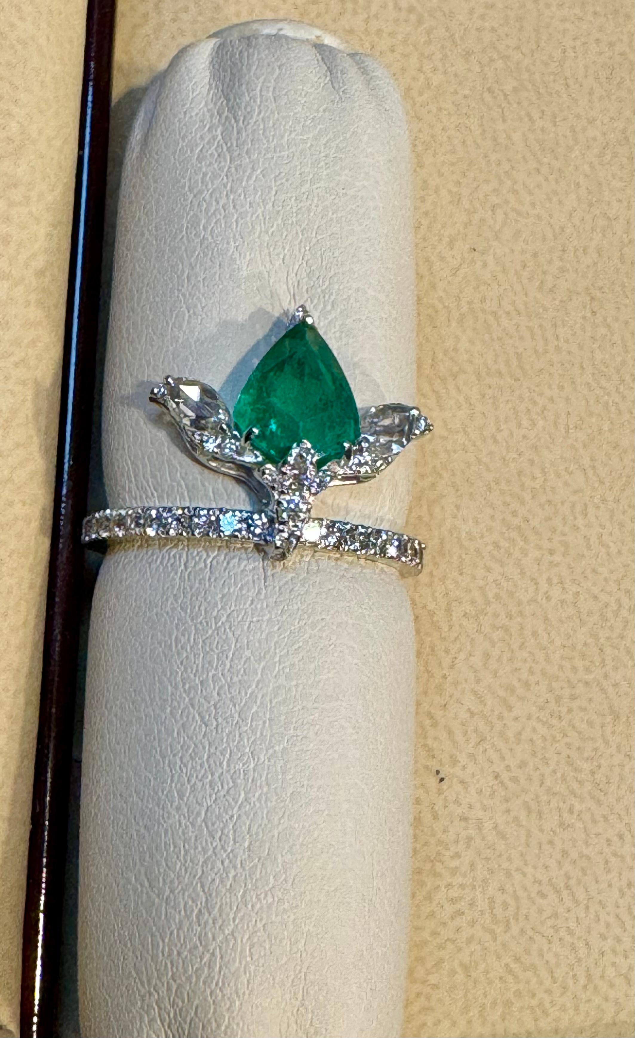 Women's 1.2 Ct Finest Zambian Pear Emerald & 1 Ct Diamond Ring in 18 Kt Gold Size 6.5 For Sale