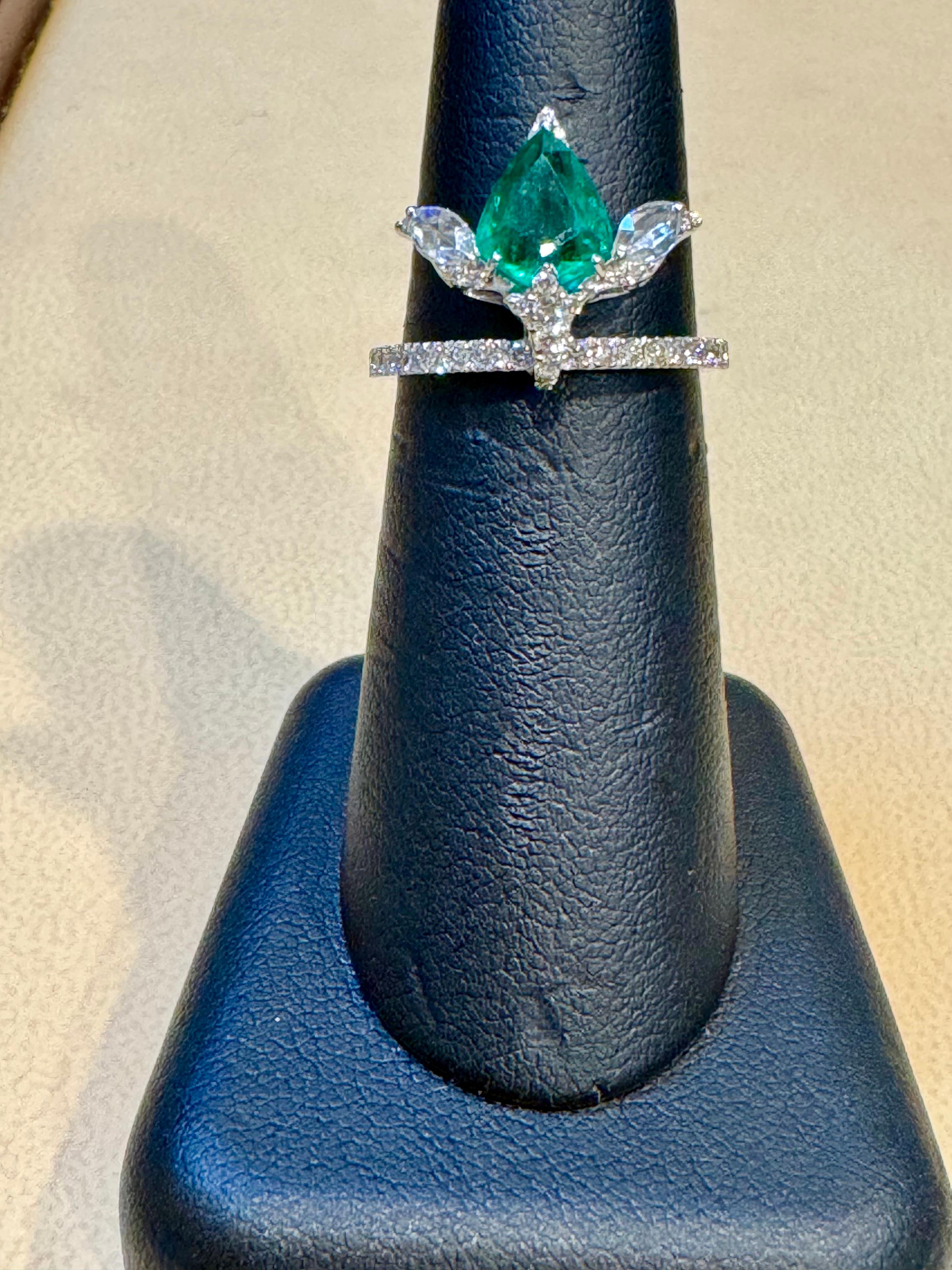 1.2 Ct Finest Zambian Pear Emerald & 1 Ct Diamond Ring in 18 Kt Gold Size 6.5 For Sale 1