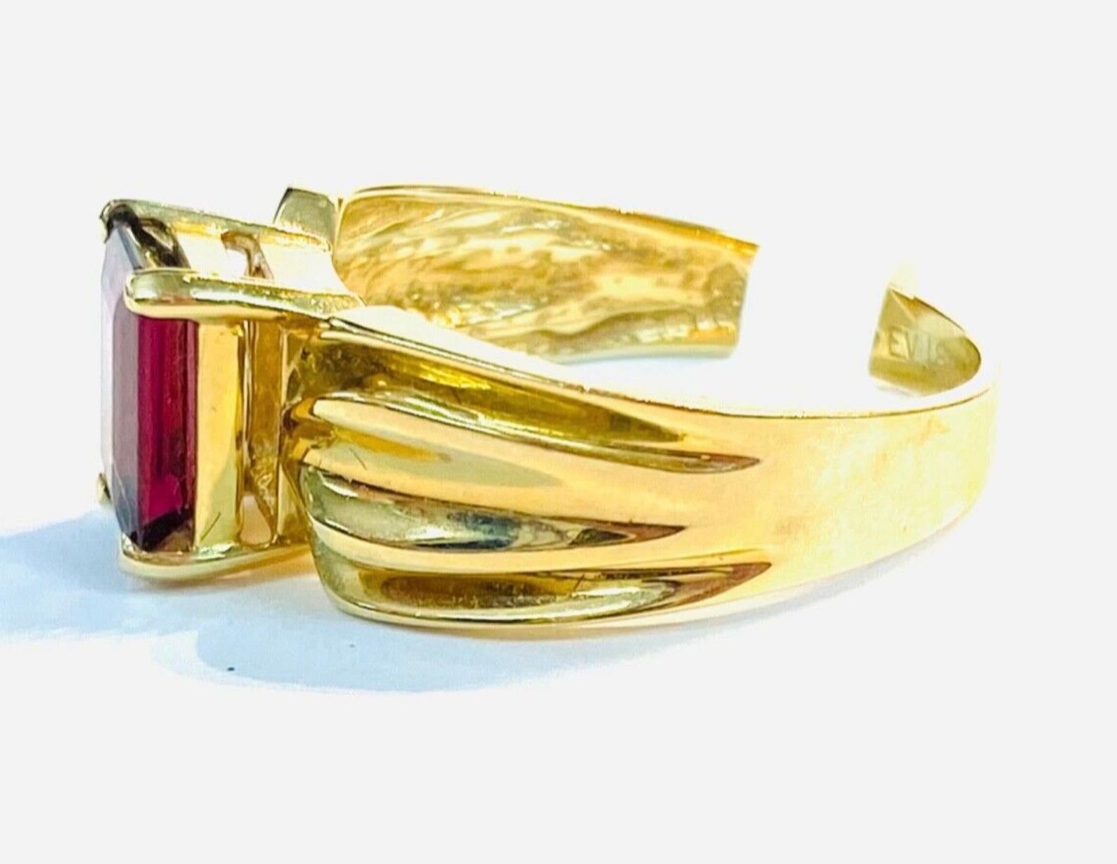 Modern 1.5 Ct Garnet 14K Yellow Gold Ring For Sale