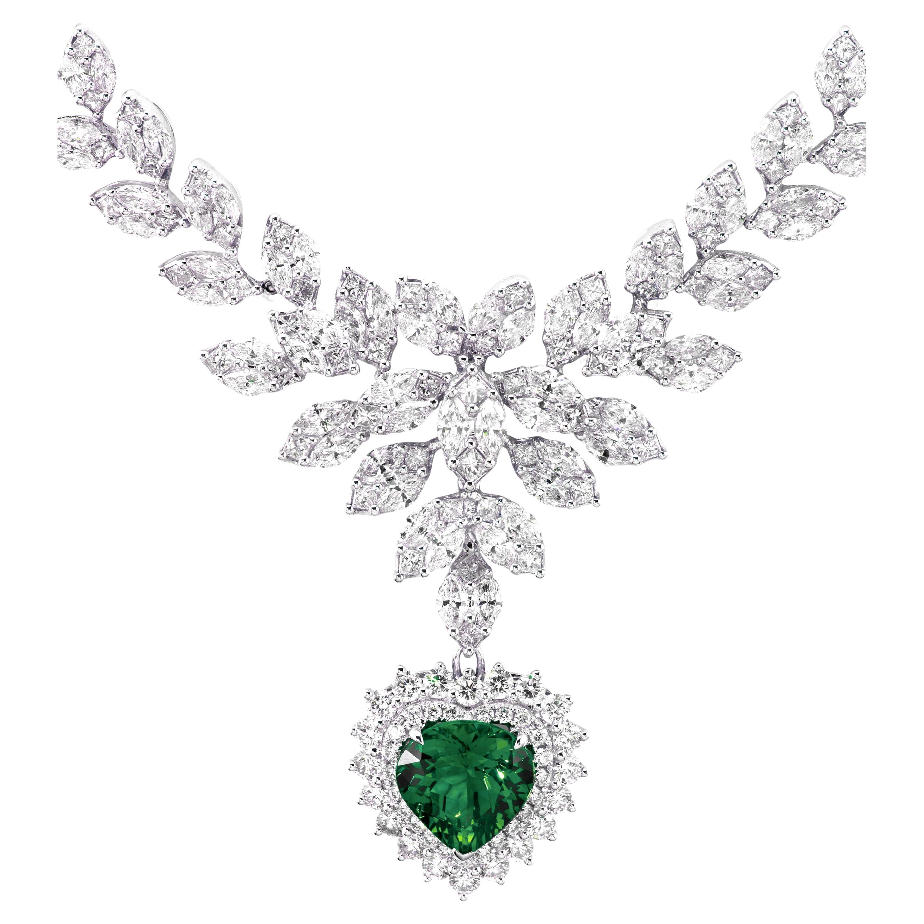 Contemporaneo 15 Ct. ICA LAB Collana di diamanti a forma di pera con smeraldo a olio minore in vendita
