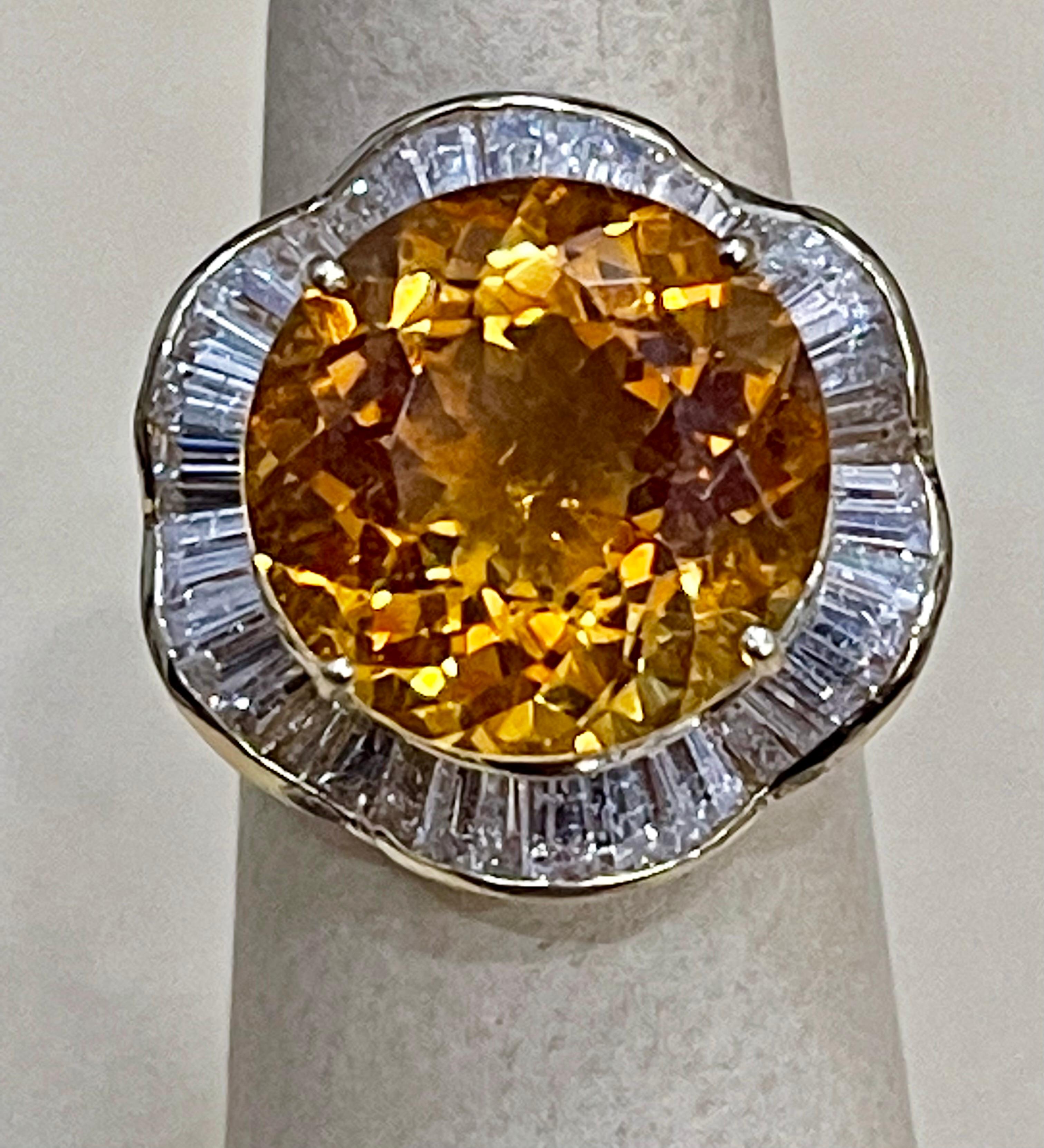 Ca. 15 Karat natürliche Runde Citrin und 3 ct Baguettes Diamond Cocktail Ring in 14 Karat Gelbgold:: Estate 
Schöne Aussage Stück mit Blume und wellenförmigen Design von Diamanten um ihn herum. 
Dies ist ein Ring:: der eine etwa 15 Karat Citrin