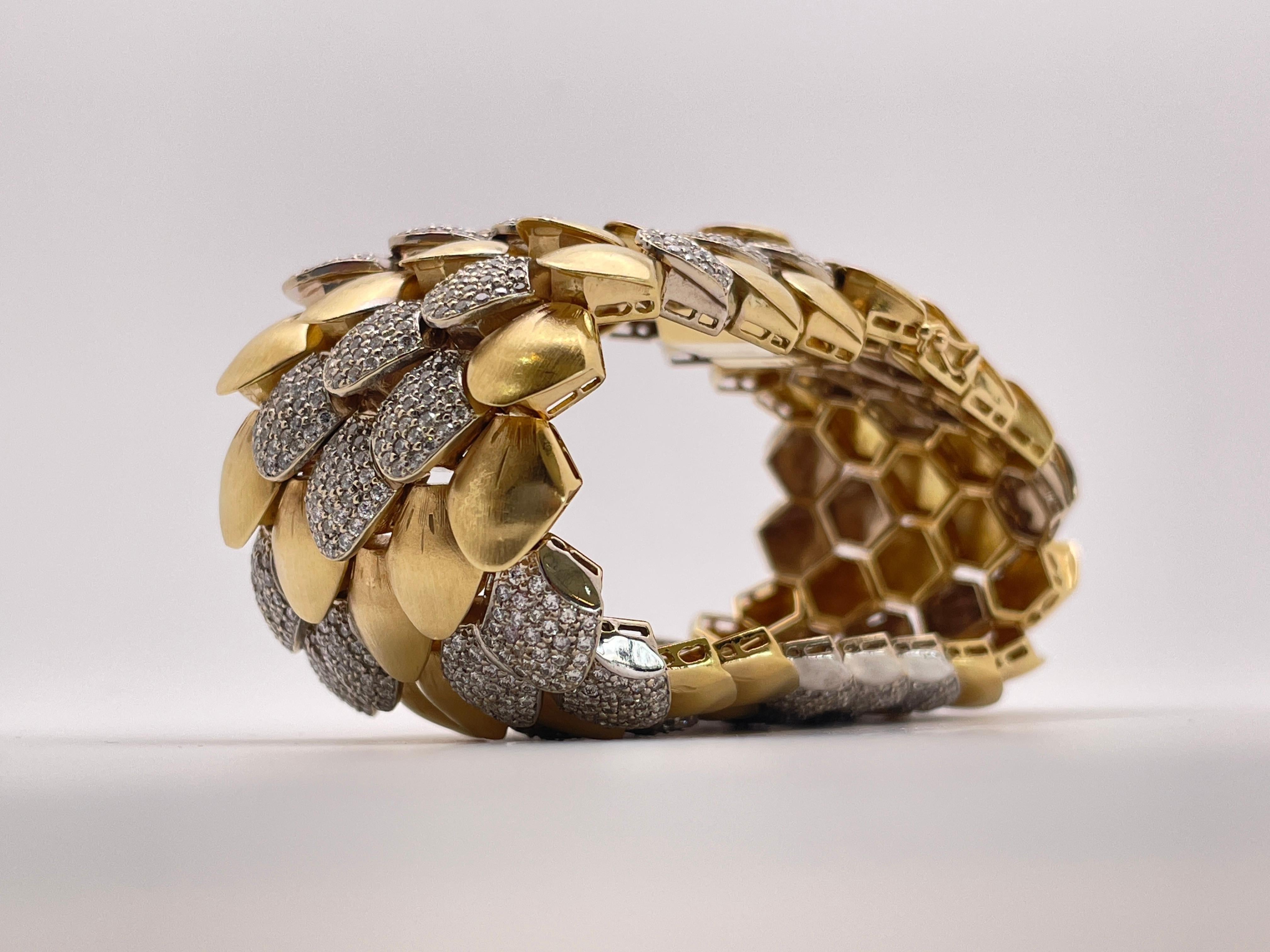 Femenino o masculino 15 CT Paolo Costagli Pulsera de diamantes de piel de serpiente de oro amarillo de 18 quilates en venta