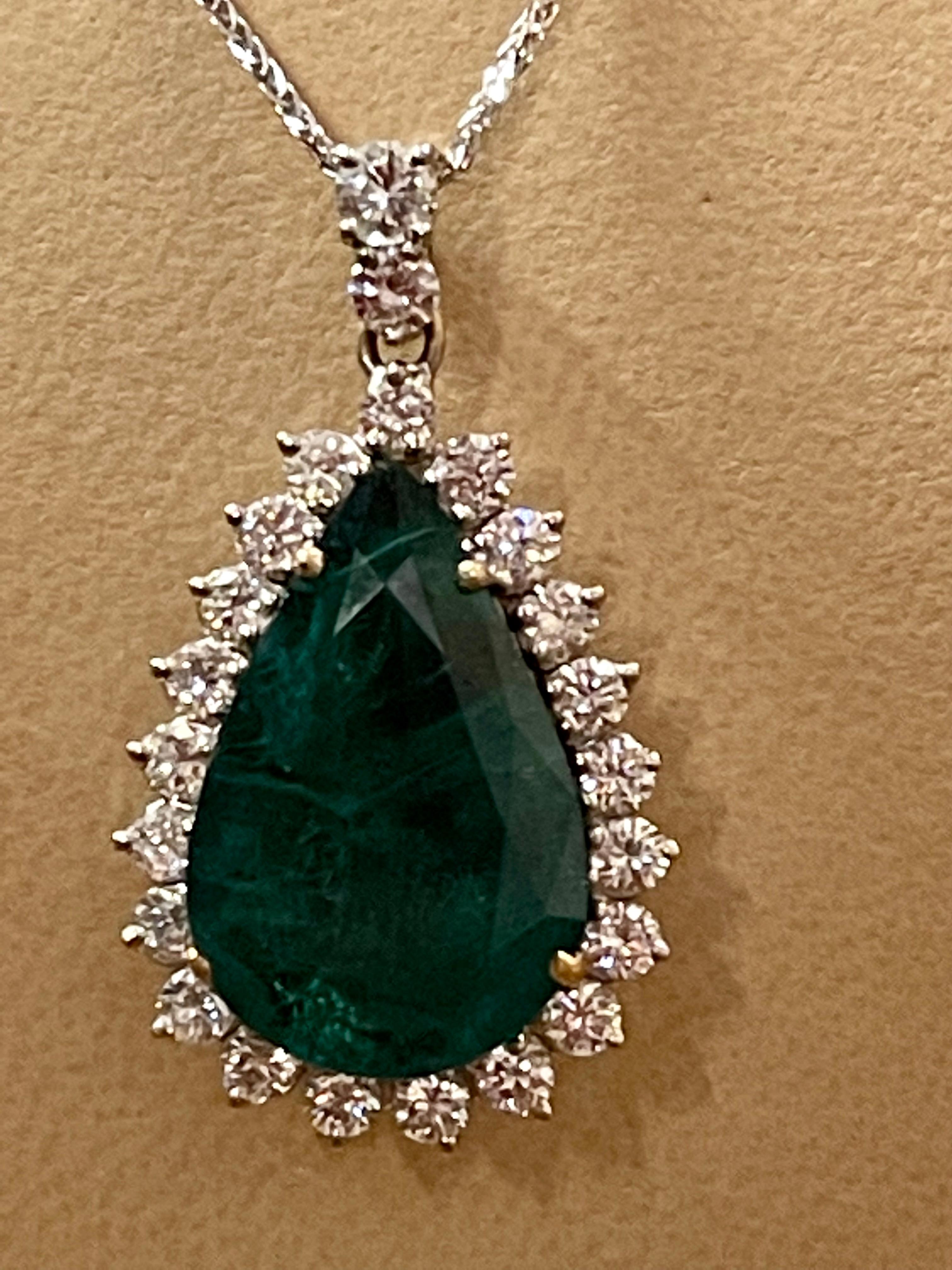 15 Ct Pear Hydro Emerald & 4 Ct Diamond Pendent/Necklace 18 Kt White Gold For Sale 3