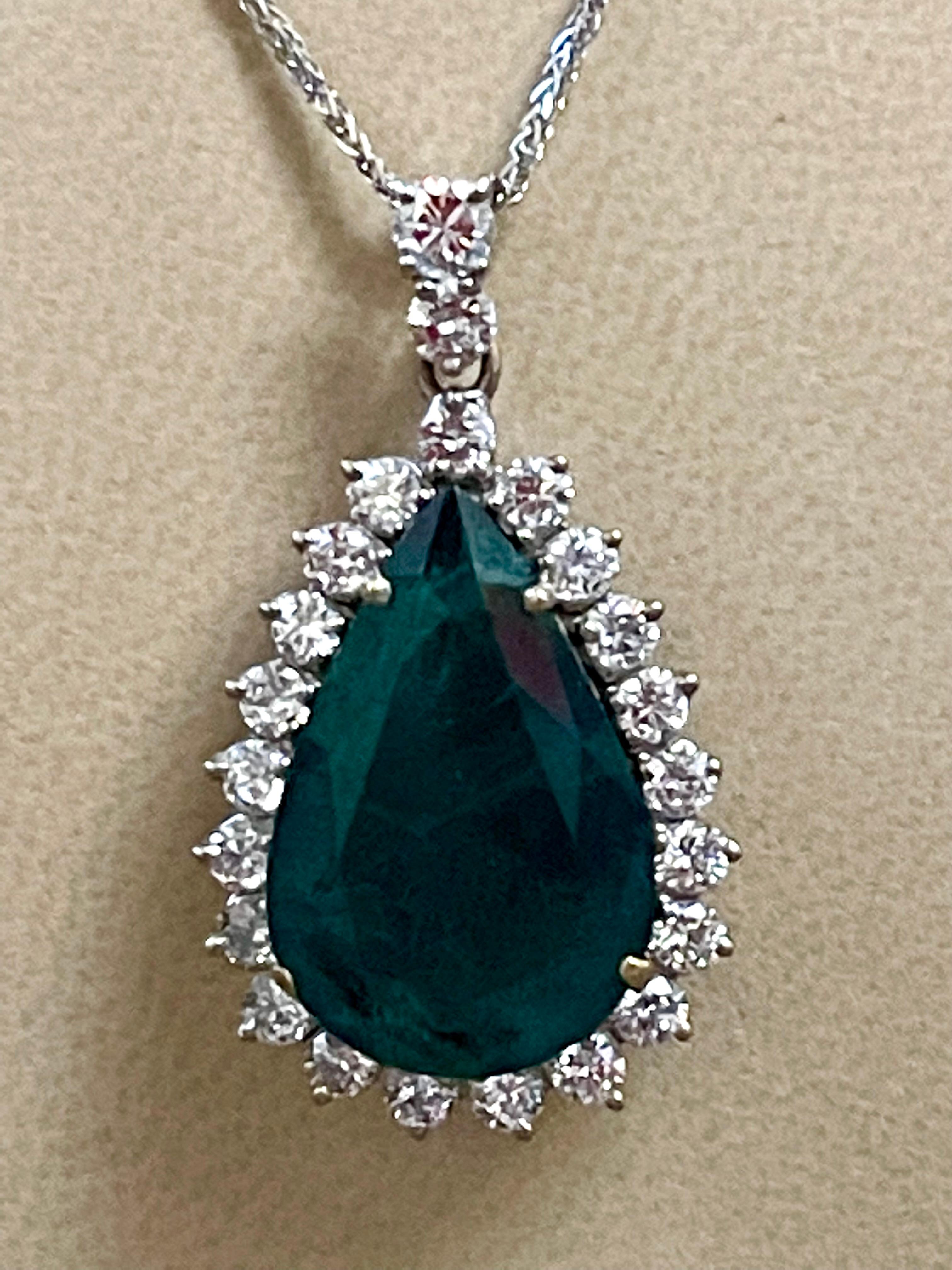 15 Ct Pear Hydro Emerald & 4 Ct Diamond Pendent/Necklace 18 Kt White Gold For Sale 4