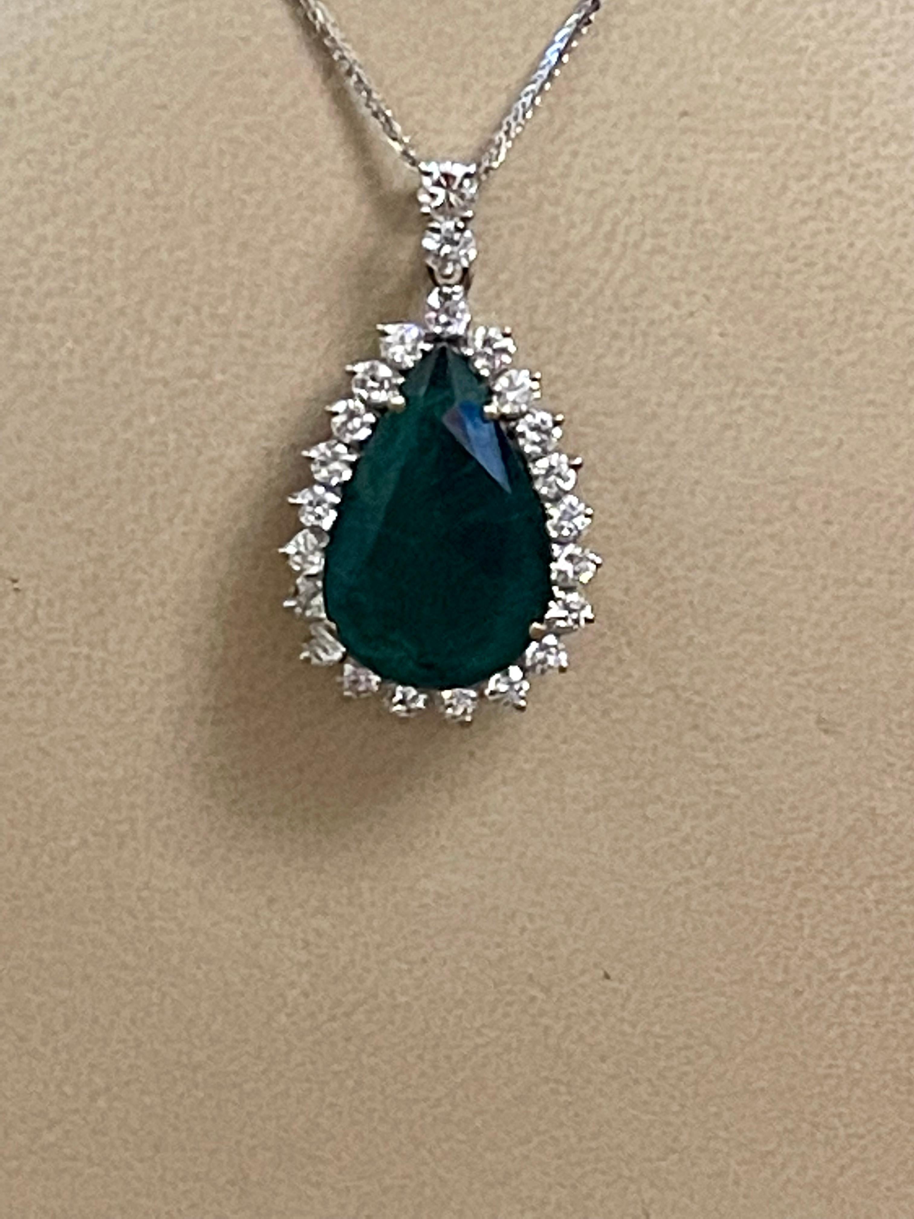 15 Ct Pear Hydro Emerald & 4 Ct Diamond Pendent/Necklace 18 Kt White Gold For Sale 6