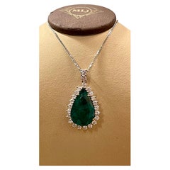 15 Ct Pear Hydro Emerald & 4 Ct Diamond Pendent/Necklace 18 Kt White Gold